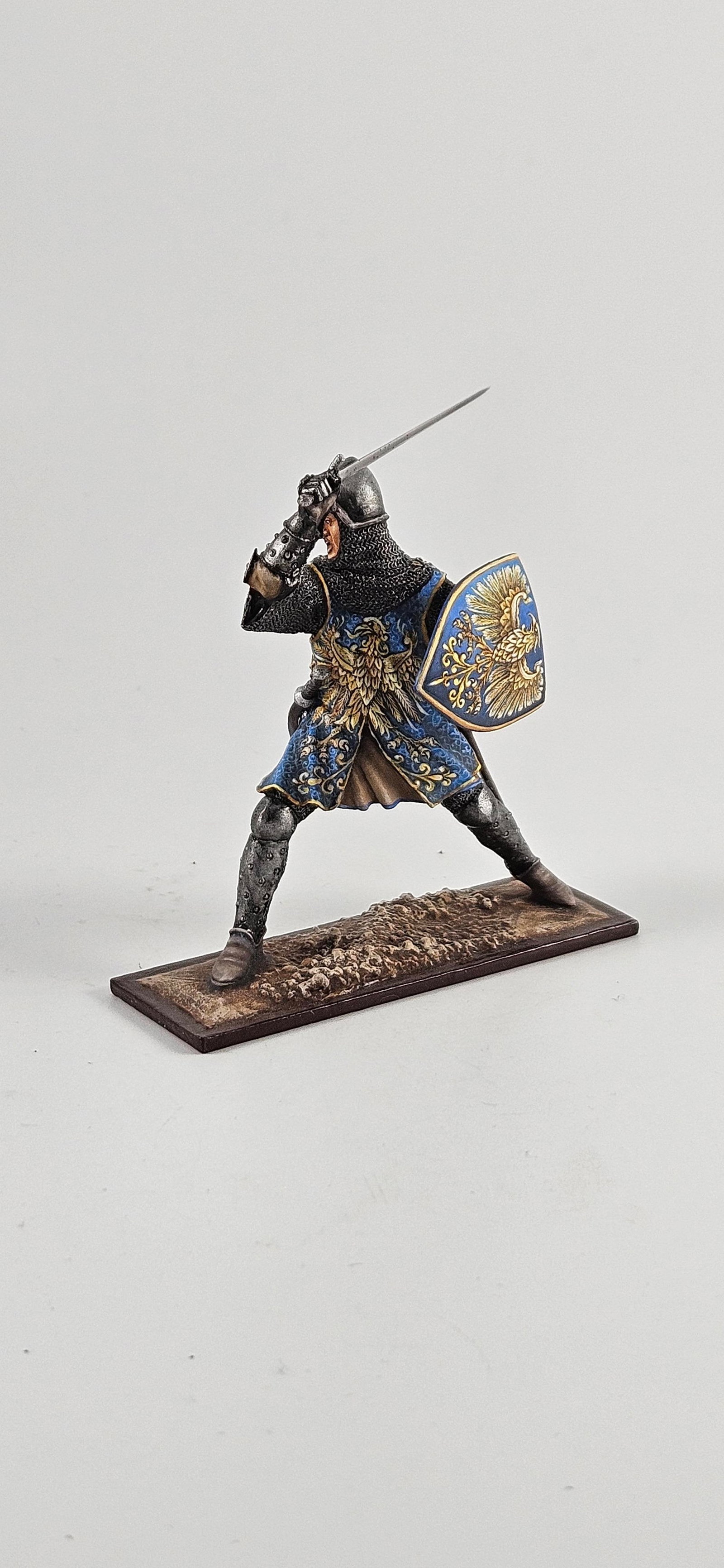 AeroArt St. Petersburg Special Knight: AeroArt Military Miniatures - The St. Petersburg Collection #427 - Special Sample Knight with Shield and Sword. Excellent, unboxed, 1 piece.