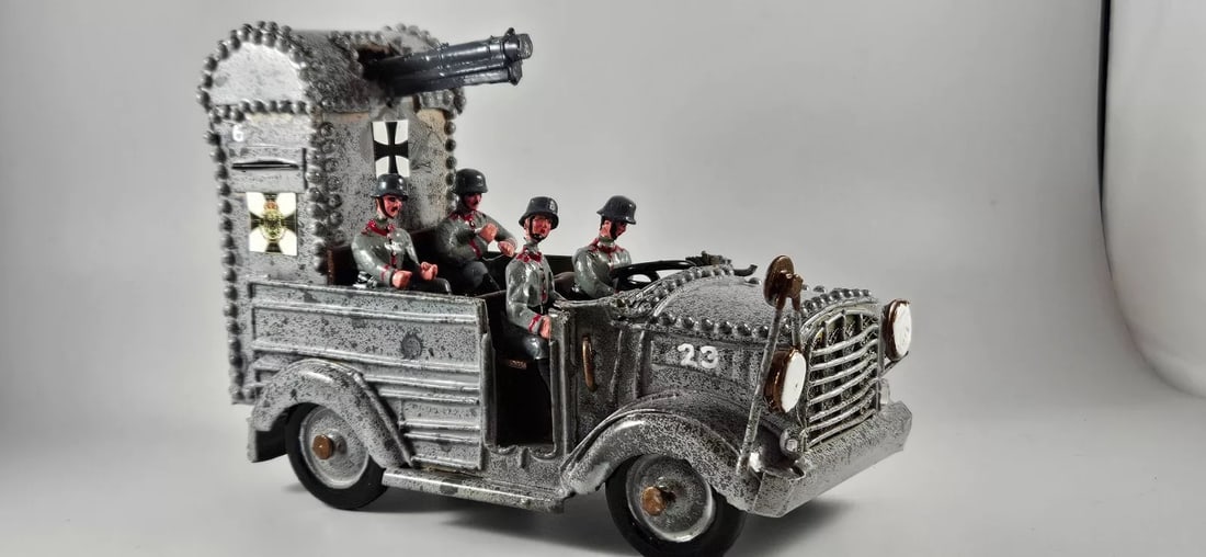 World War 1 German Mobile Artillery Lorry: Nates Garage - World War 1 - German Mobile Artillery lorry excellent in box.