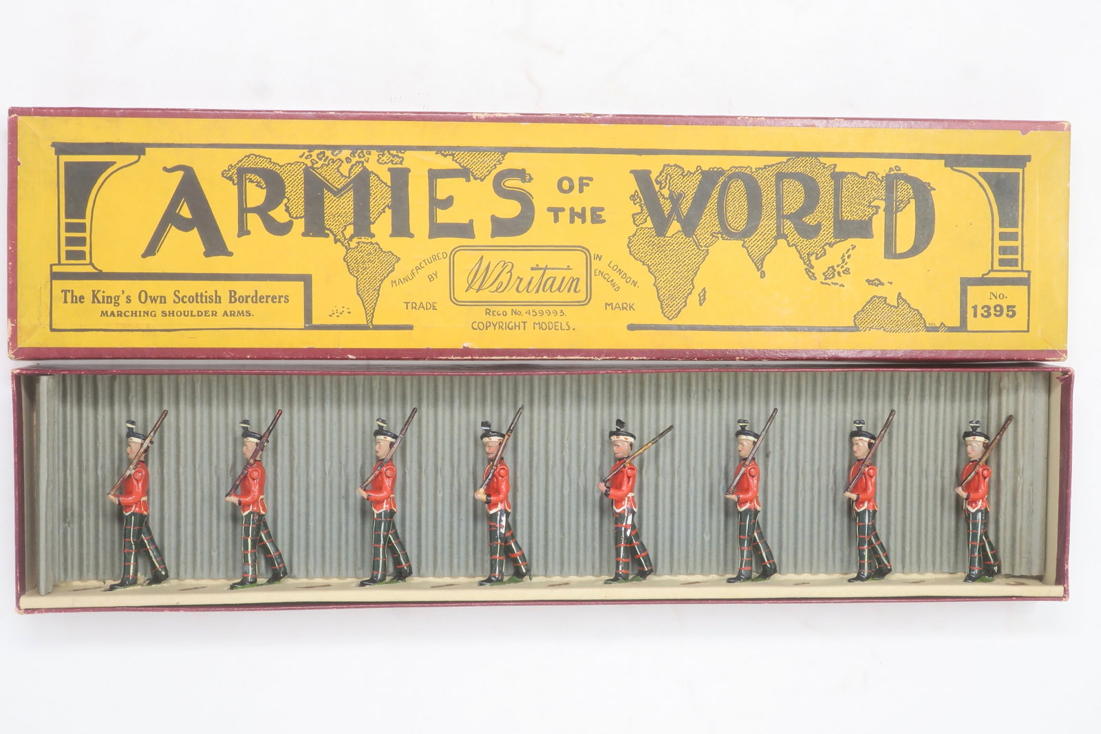 Britains set #1395 King's Own: Scottish Borderers, green trews, 8 pieces (no officer), in an original box; Excellent, box very good