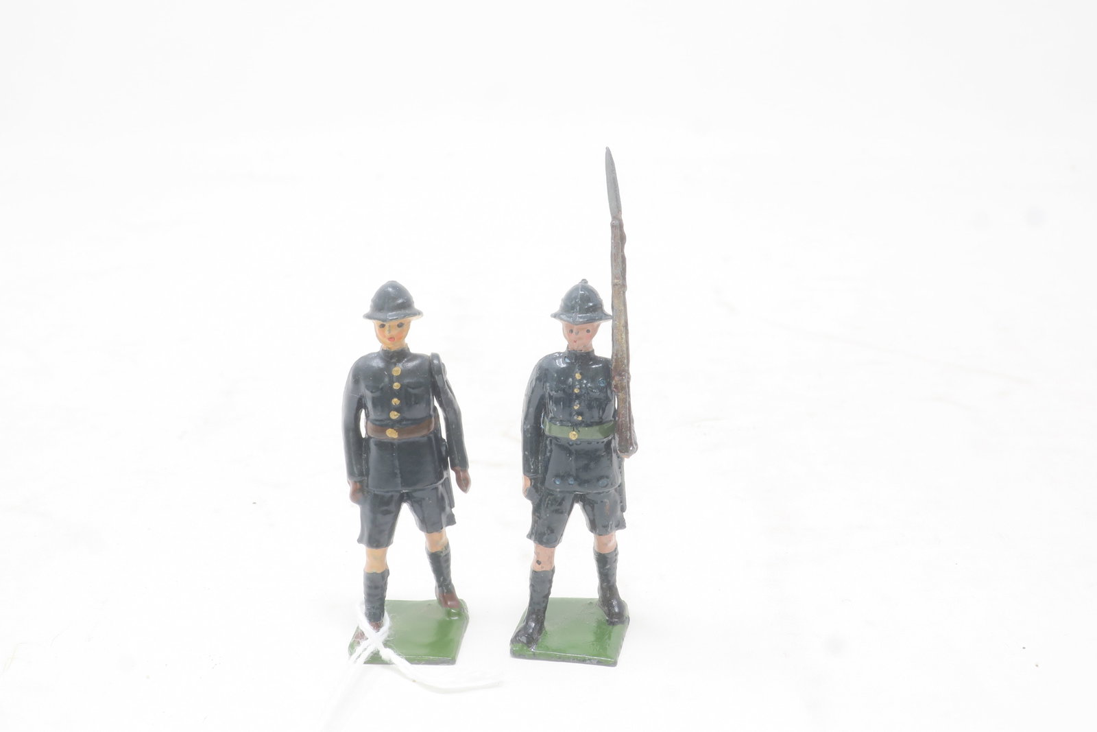 Britains from set #1900 Lou Wepener: officer and man, c. 1940, 2 pieces; Very good