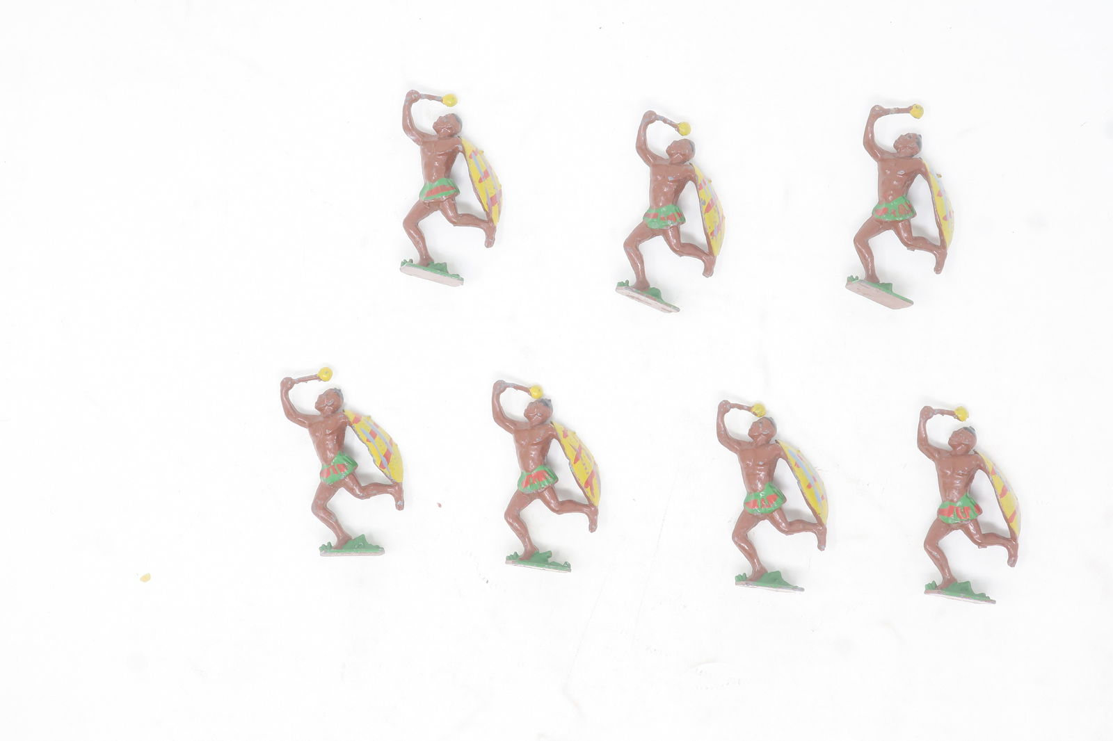 Johillco Charging Zulus: with knobkerries and shields, 7 pieces; Very good