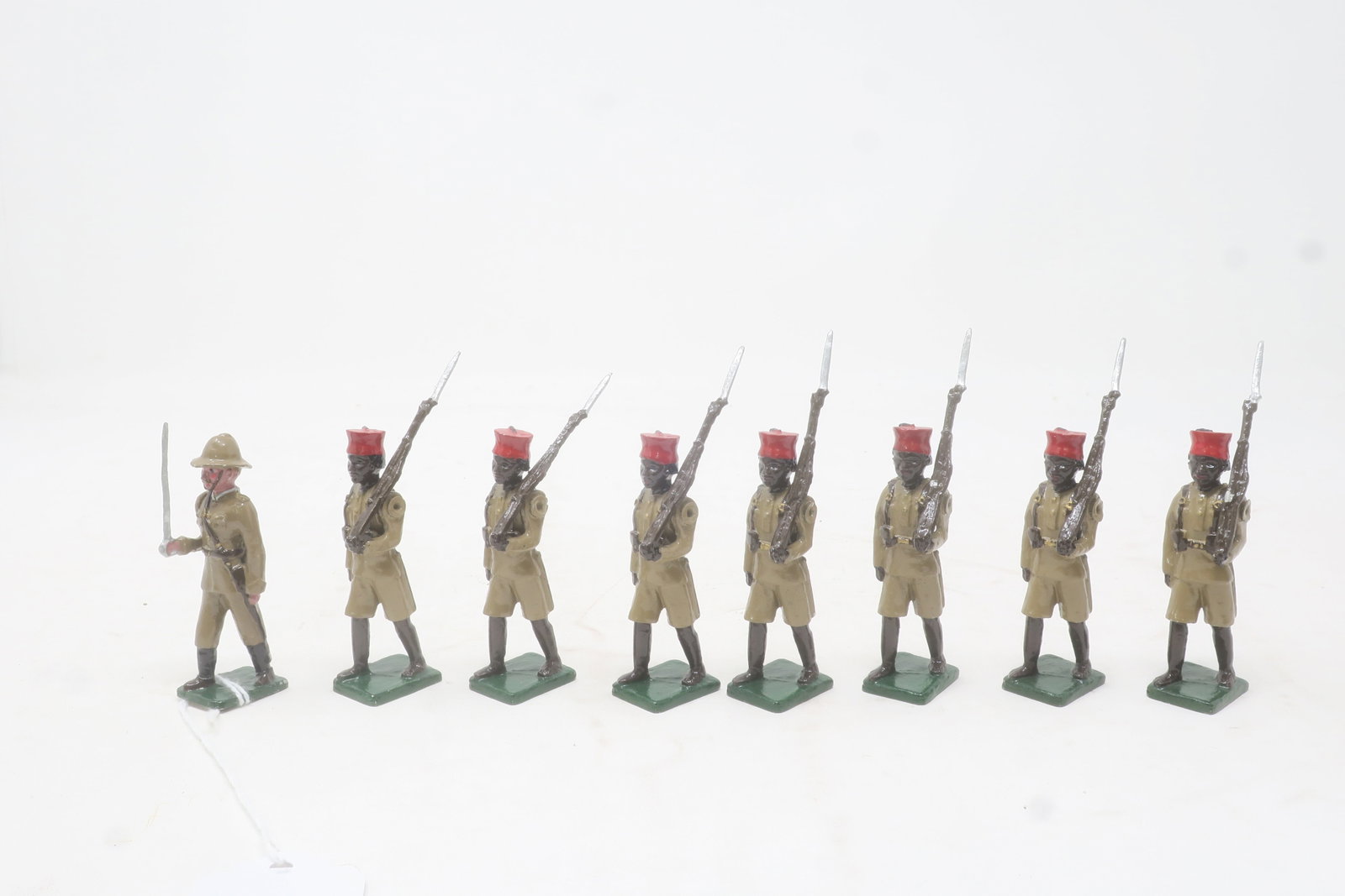 Nostalgia possibly Central Africa: Infantry, at the slope with European officer, 8 figures; Very good