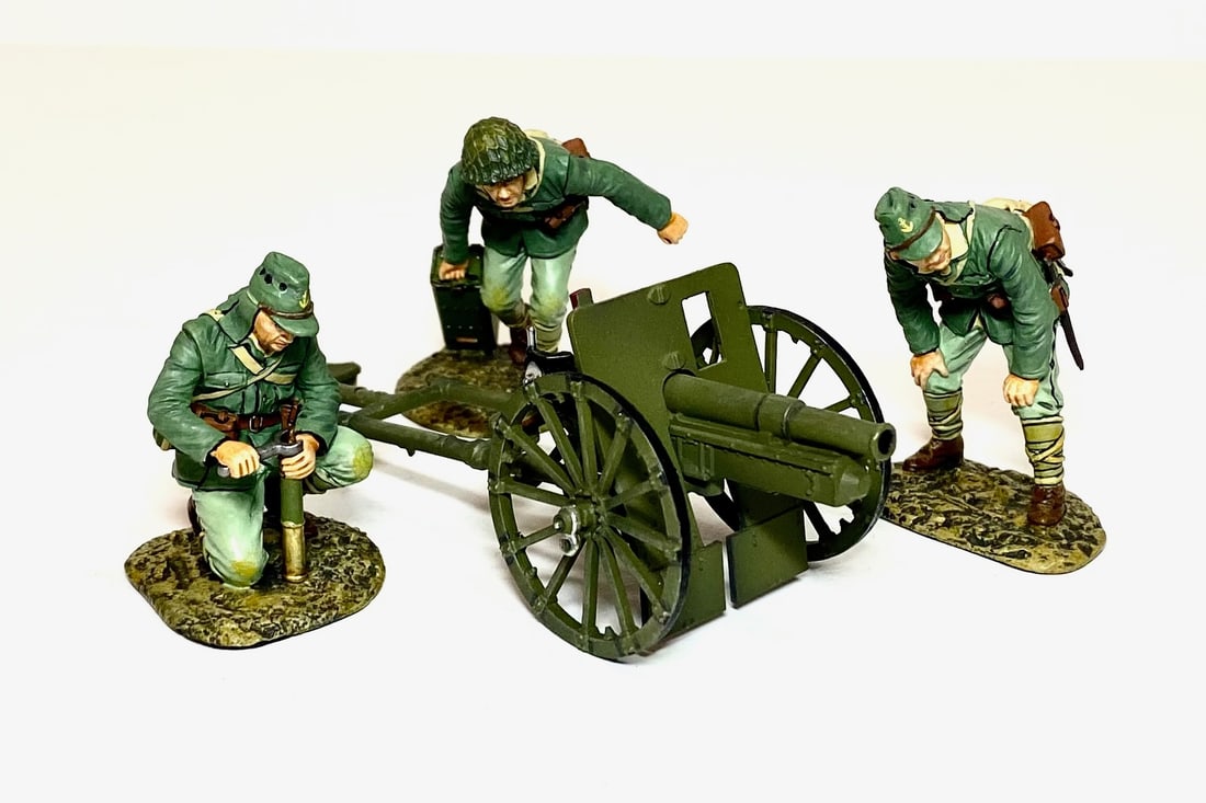 Thomas Gunn Japanese Light Infantry & Crew: 4 pieces. Excellent condition. Unboxed.