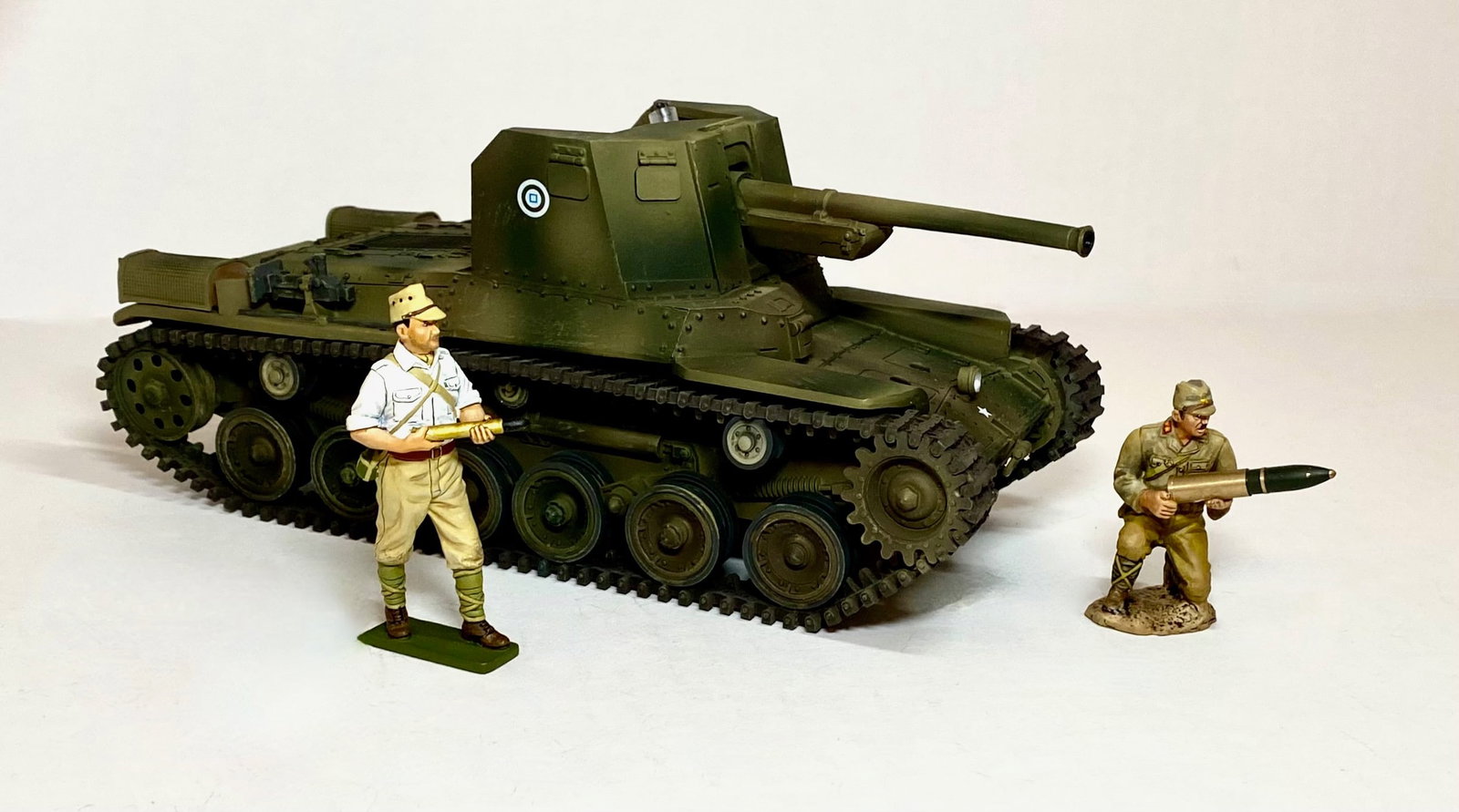 Thomas Gunn #RS035 Japanese Tank Destroyer: With two Japanese soldiers (Thomas Gunn & Figarti). 3 pieces. Mint to near mint condition. Unboxed.