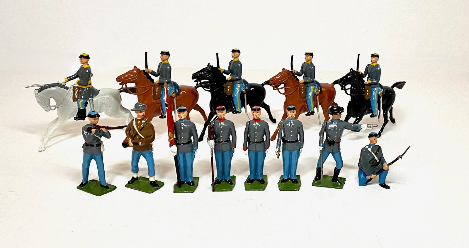 Britains Civil War Confederate Army Assortment: 13 pieces. One broken rifle, the rest in near mint to excellent condition. Unboxed.