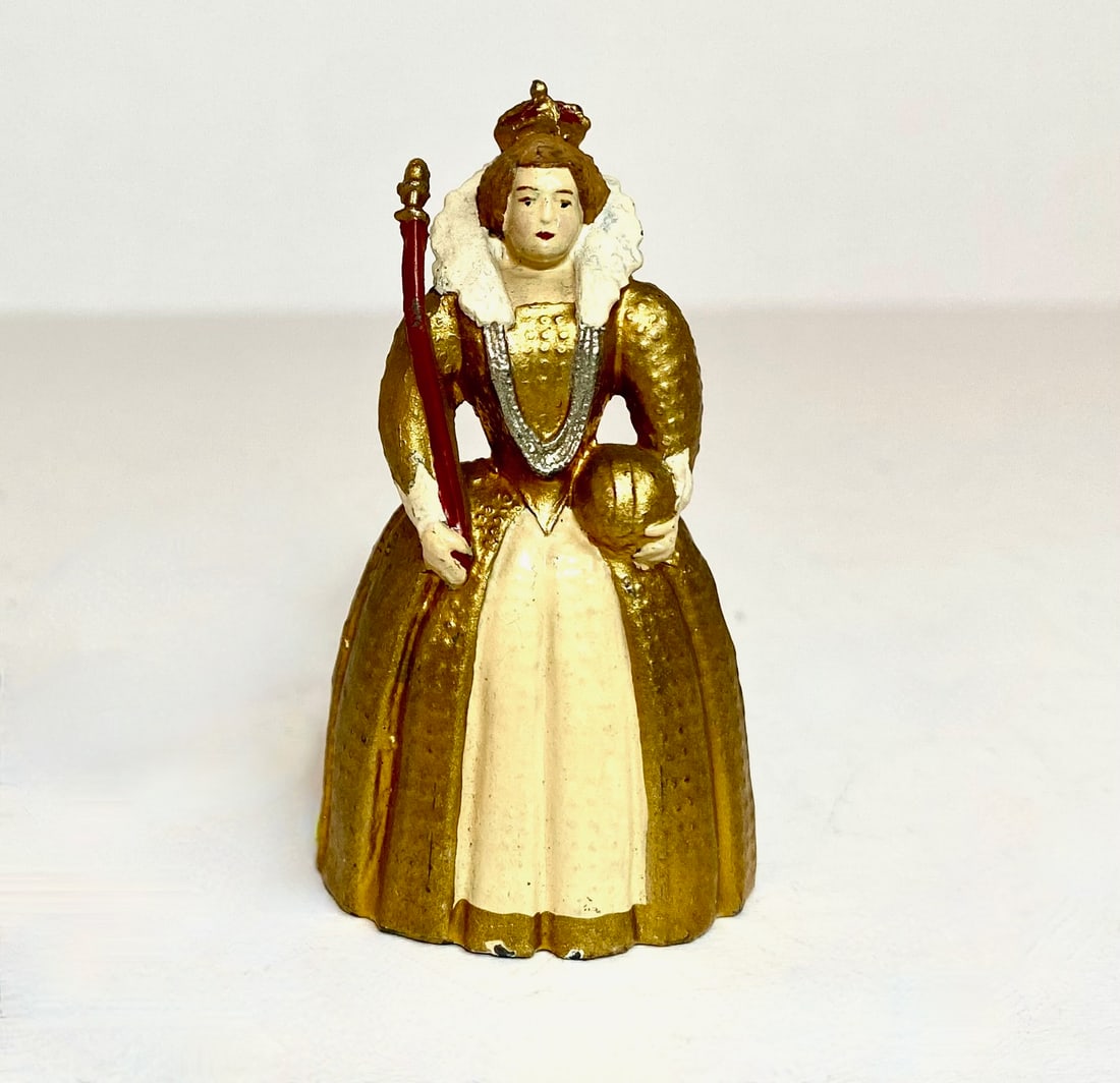 Richard Courtenay Queen Elizabeth I: Beautiful figure of Elizabeth I with scepter and orb. Queen of England and Ireland from 1558 until her death in 1603. Elizabeth was the last of the five monarchs of the House of Tudor. Excellent condi
