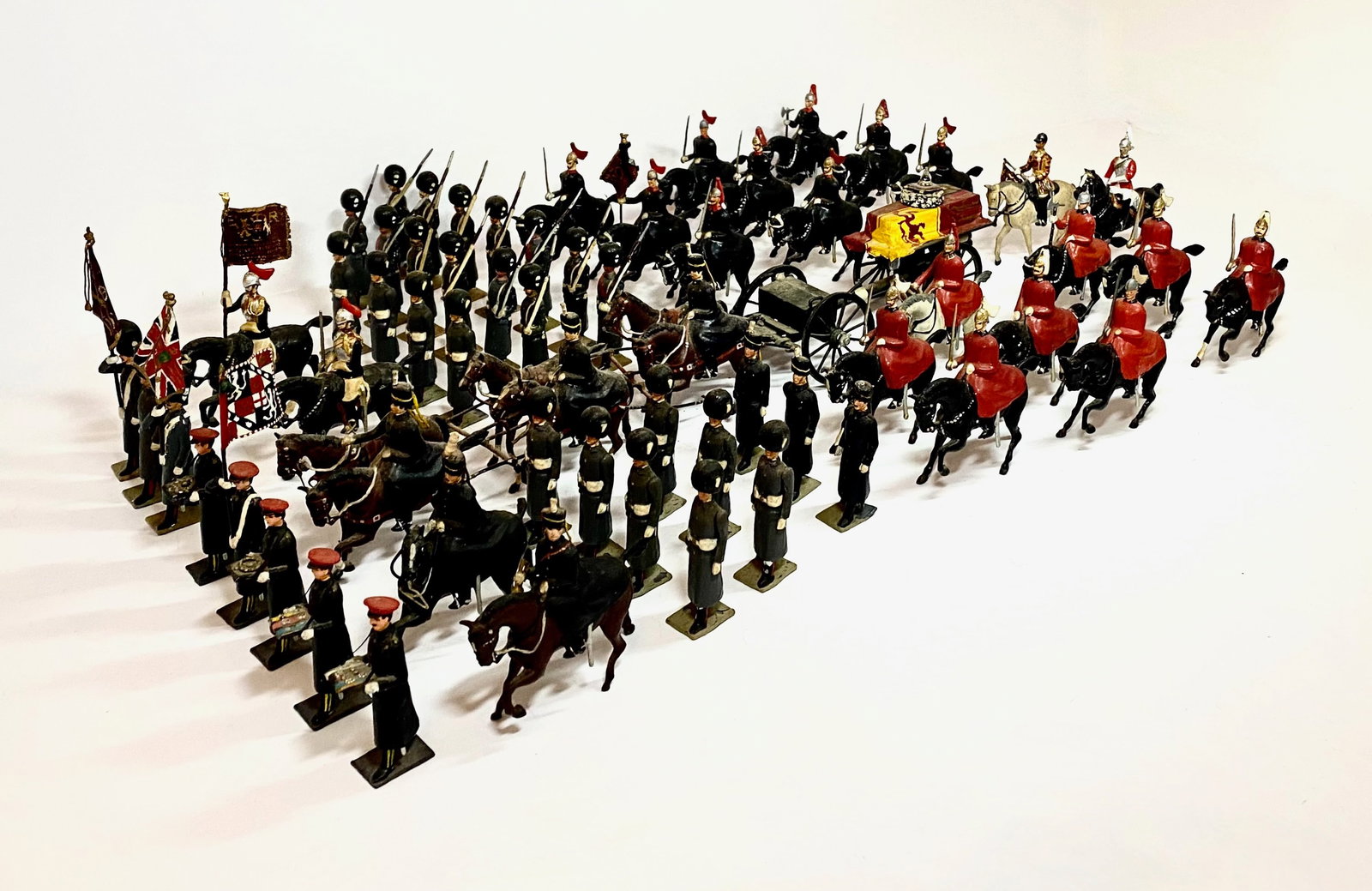 Britains "The Funeral of King George VI": Conversion set. 66 pieces, including draped casket with crown on top. Excellent to very good condition. Unboxed.
