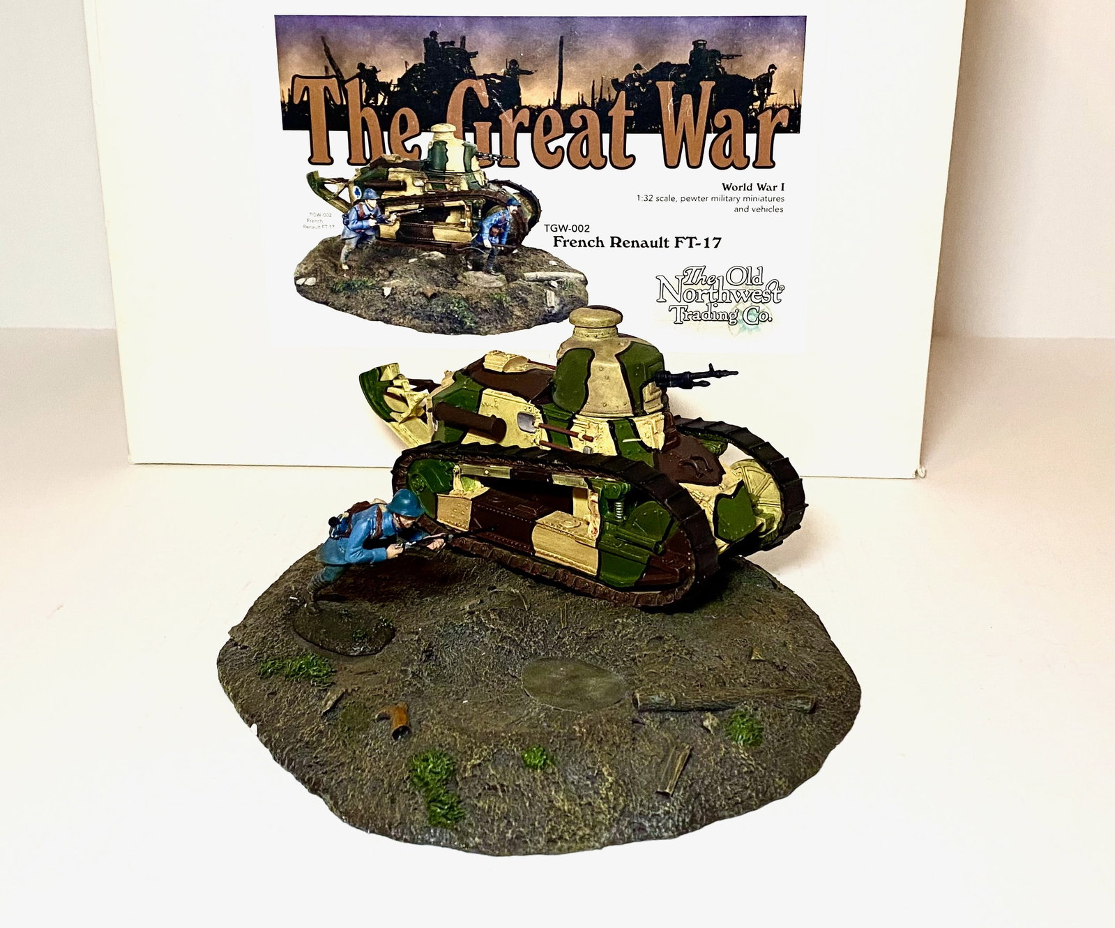 Northwest Trading Company French Renault Tank: FT-17. 3 pieces. Good condition Missing one figure. Box in fair condition.