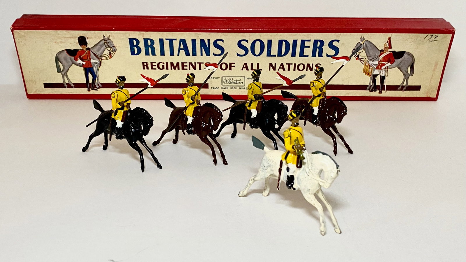 Britains #47 Skinner's Horse: Post war issue. 5 pieces. Near mint to excellent condition. Box excellent.