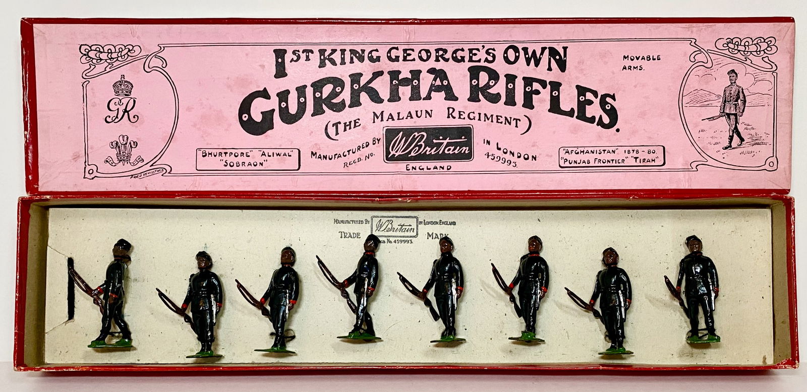 Britains #197 Gurkha Rifles: Pre war. 8 pieces. Mint condition. Box excellent.