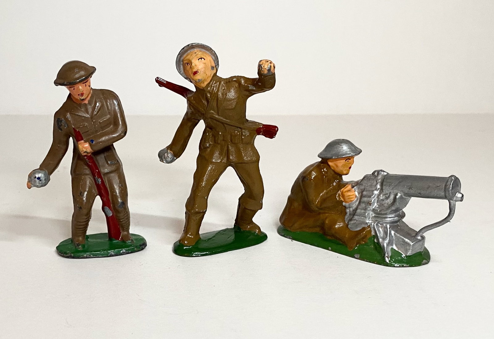 Dimestore Rarities: 3 pieces. Tommy Toy Grenade Thrower, All-Nu Grenade Thrower and Machine Gunner (as pictured on page 221 of O'Brien's American Made Toy Soldier's book. All in excellent condition. Machine Gunner may be