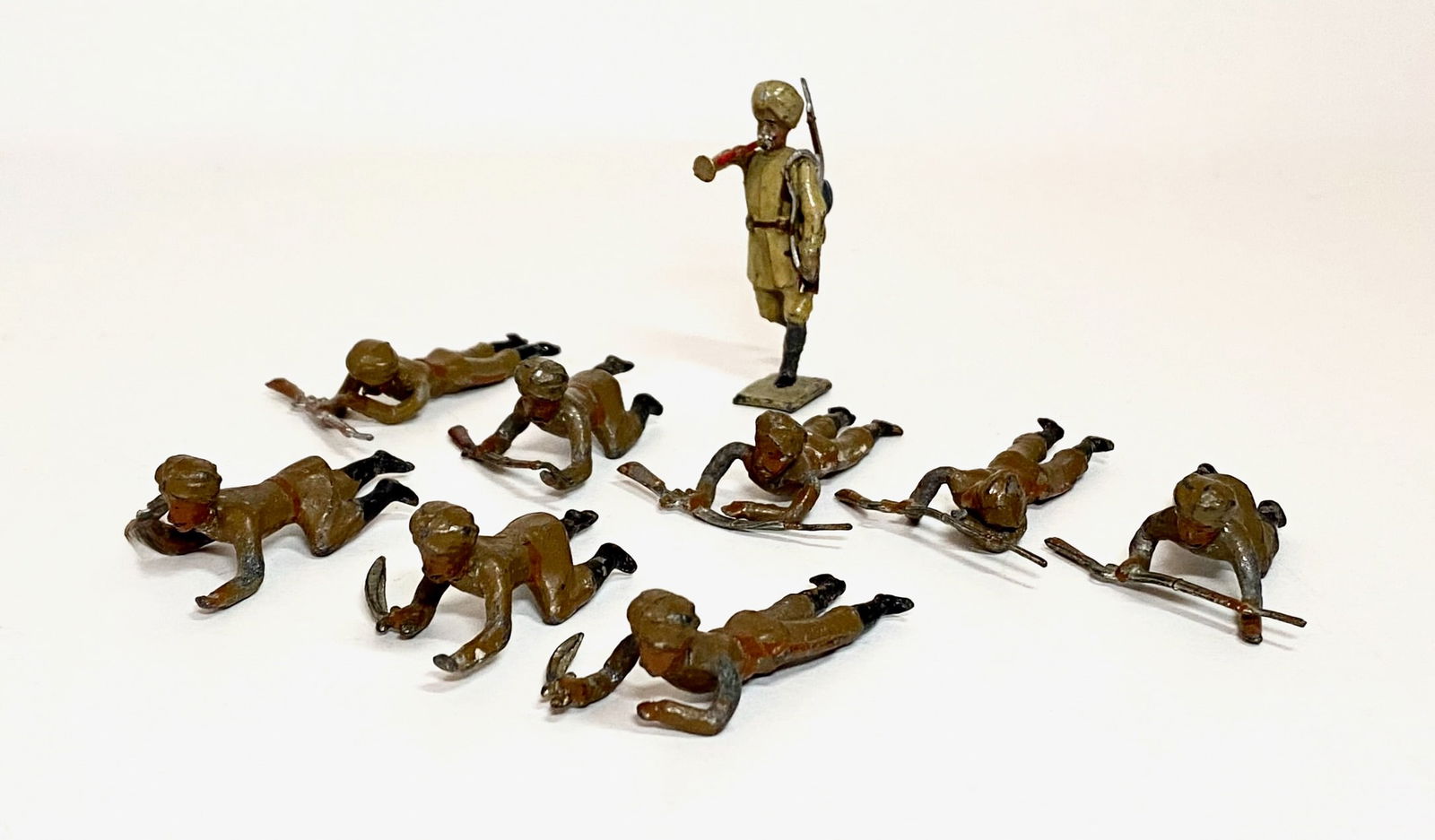 Heyde Hindu Infantry Figures: With Mignot Bugler. 9 pieces. Excellent to good condition. Unboxed.