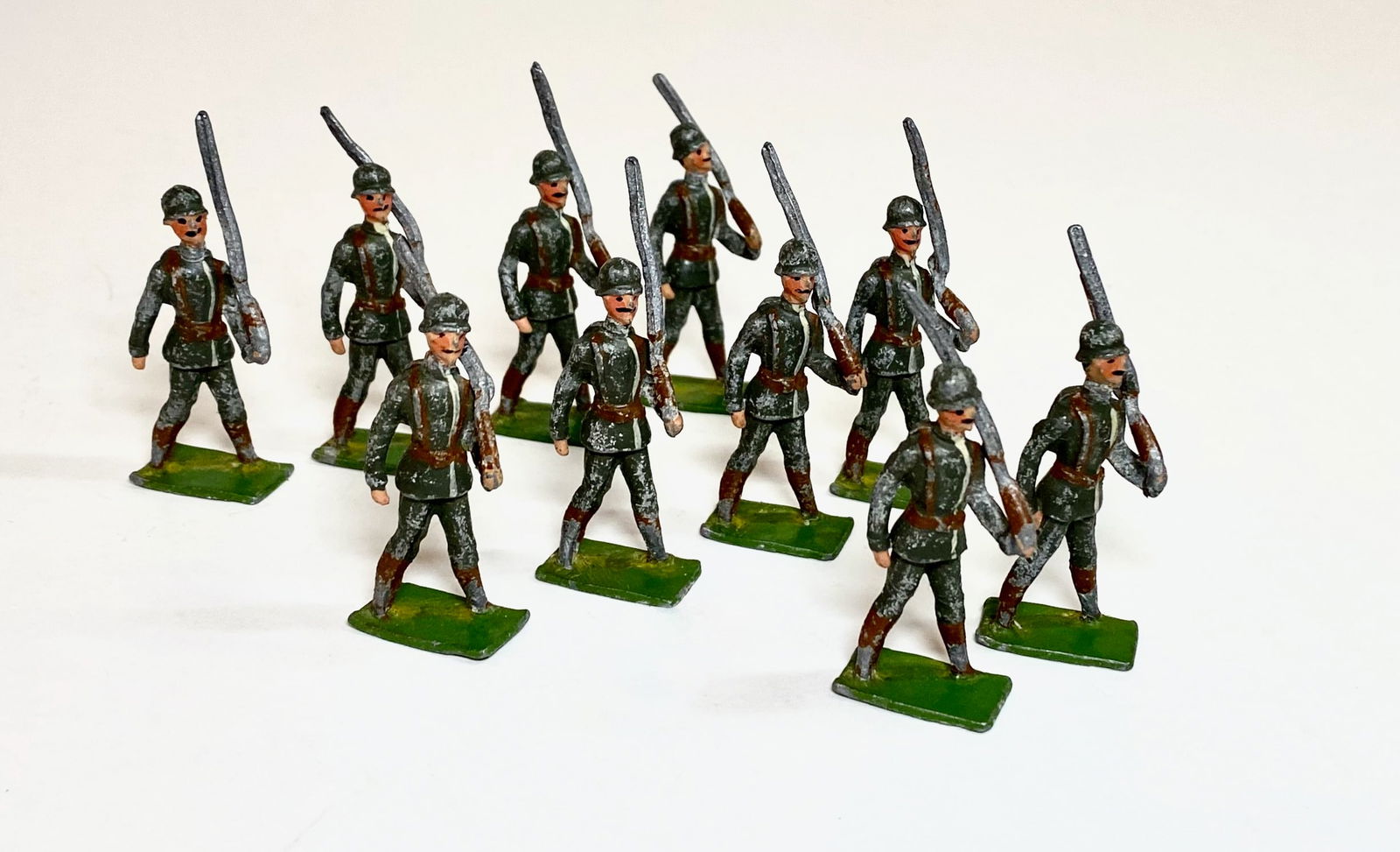 Heyde German Infantry Figures: Small scale. 10 pieces. Excellent to very good condition. Unboxed.