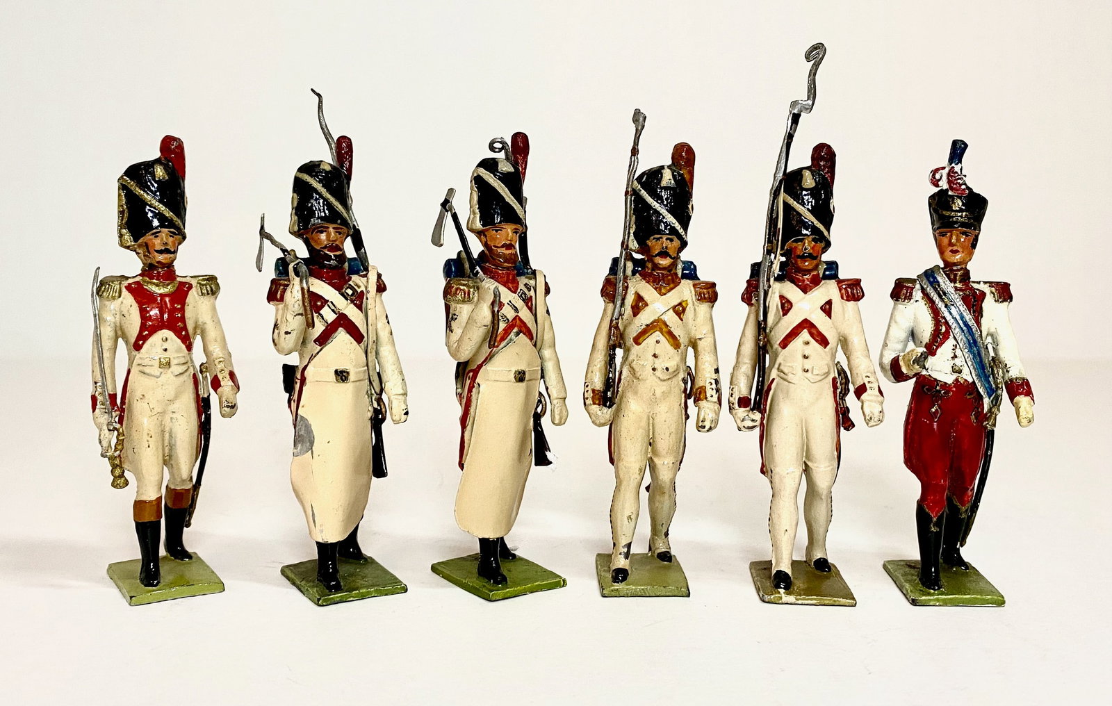 MIM Assorted Napoleonics: Light Dragoon on Foot, and 3rd Regiment of Grenadiers Imperial Guard with Pioneers. 6 pieces. One missing bayonet, the rest in Excellent to very good condition. Unboxed.