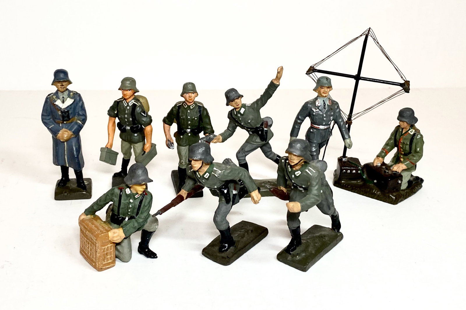 Lineol Composition Germans: 9 pieces. Excellent to very good condition. Unboxed.