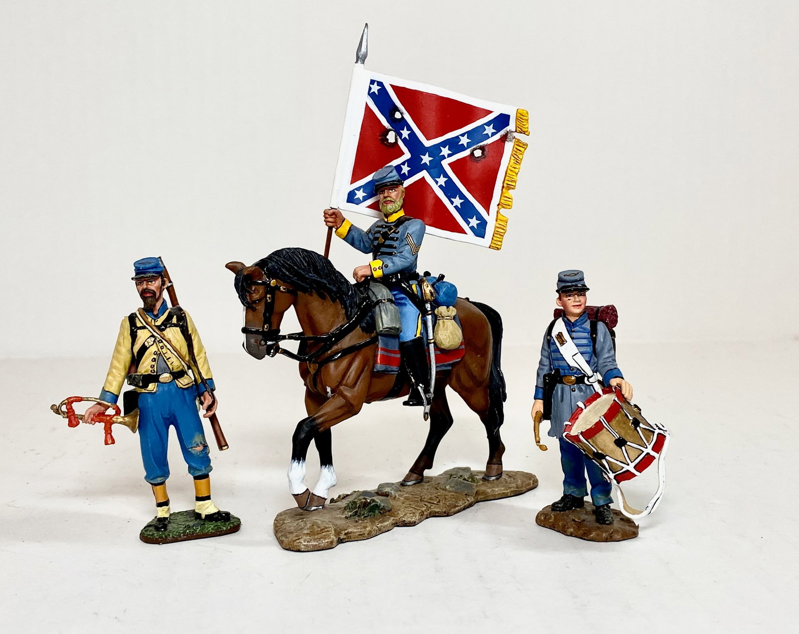 King & Country Civil War Confederates: 3 pieces. Mint to near mint condition. Unboxed.