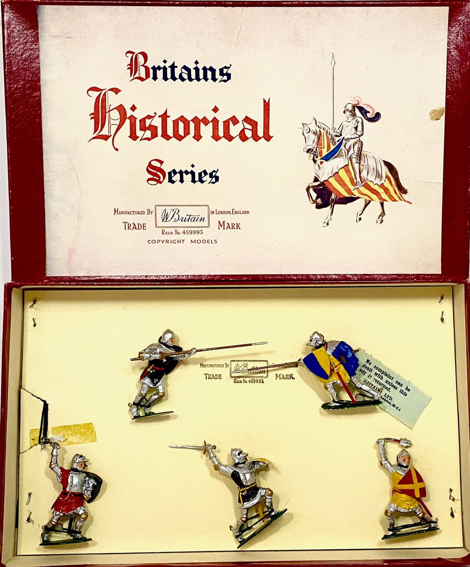Britains #1664 Knights Of Agincourt: Knights on Foot. Post war 1954-1960. 5 pieces. Mint condition. Box excellent.