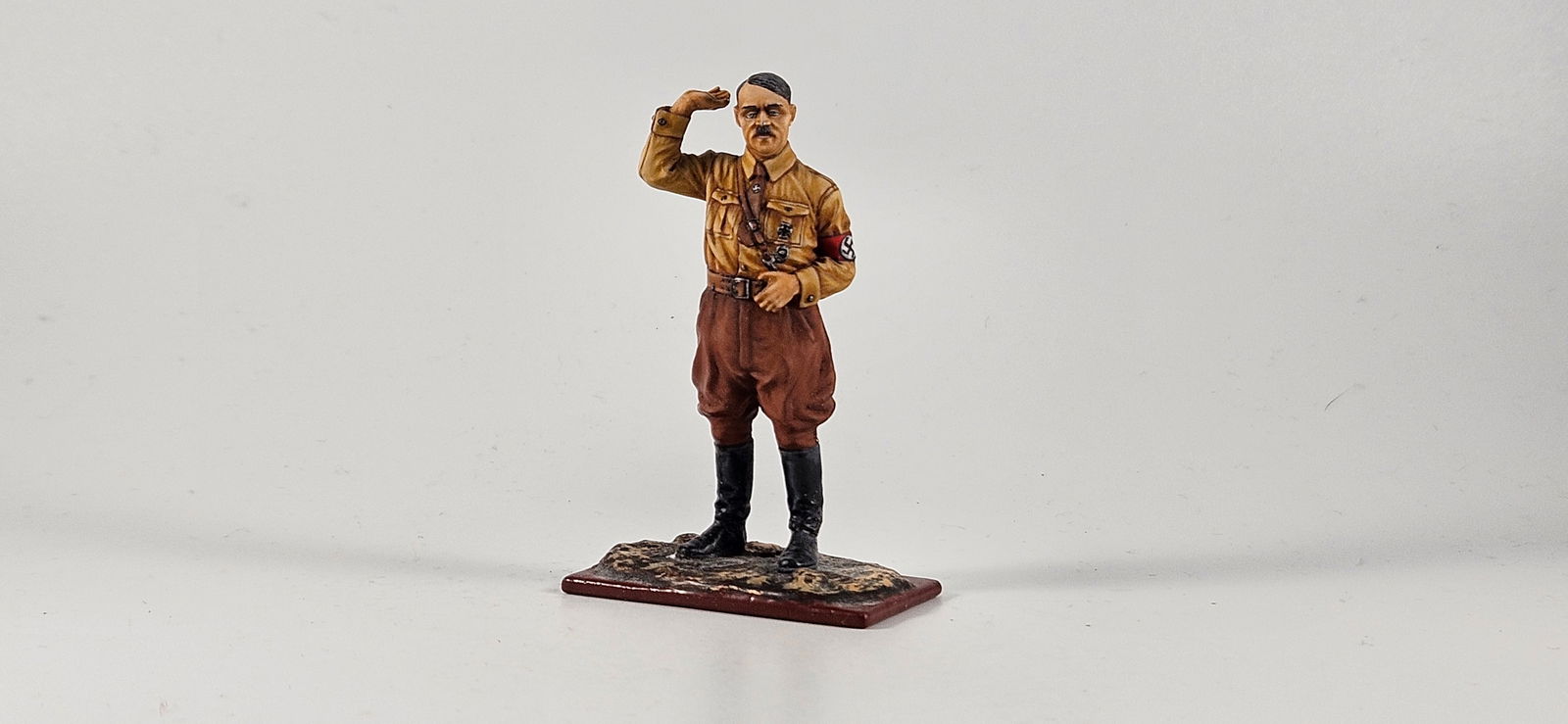 AeroArt St. Petersburg WW2 German Adolf Hitler: AeroArt Military Miniatures - The St. Petersburg Collection #XX 00 - World War 2 German Leader Adolf Hitler, Excellent, Boxed. 1 piece.