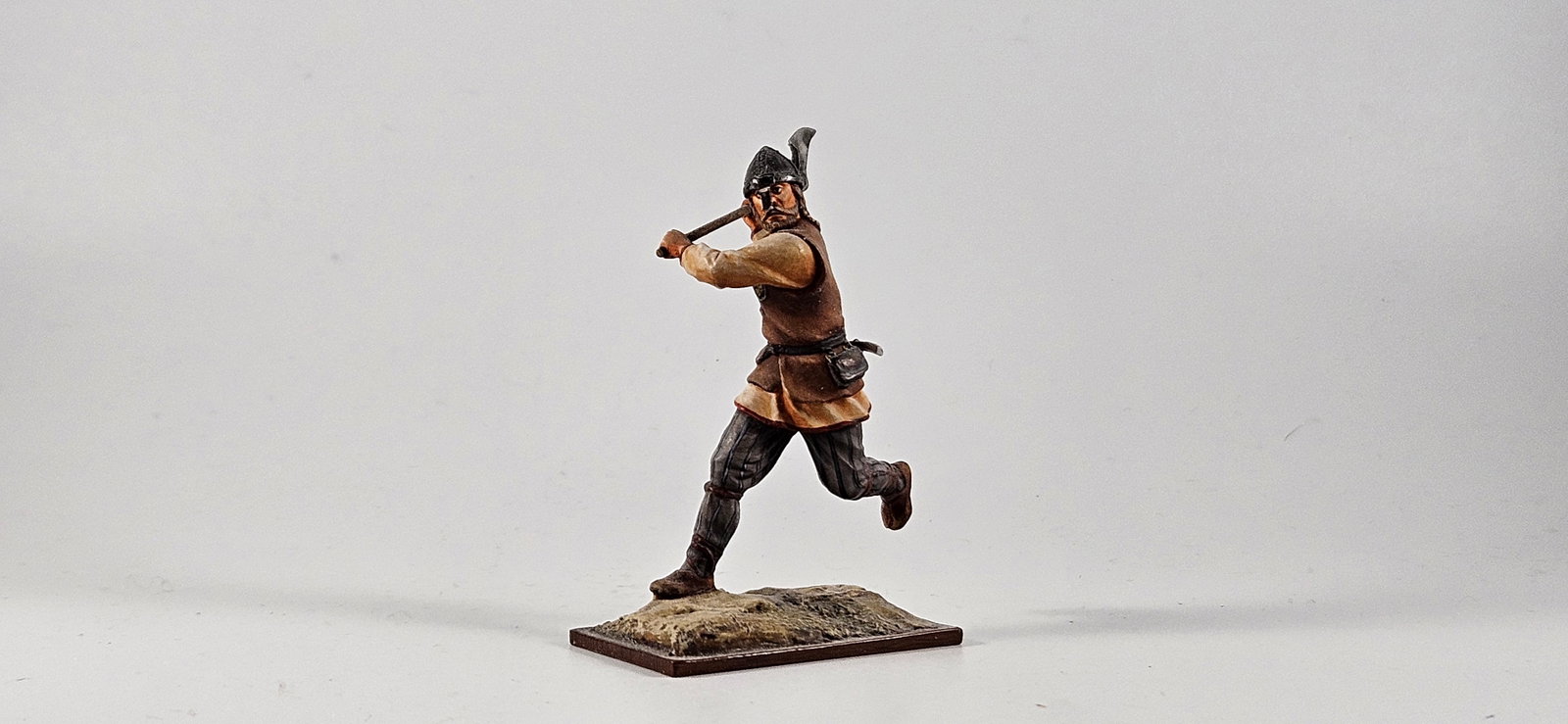 AeroArt St. Petersburg Viking Warrior with Ax: AeroArt Military Miniatures - The St. Petersburg Collection #304D - Special Dealer Figure - Viking Warrior with Ax, Excellent, 1 piece.