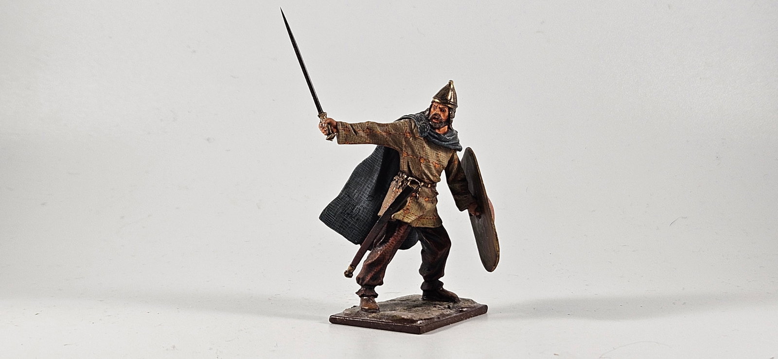 AeroArt St. Petersburg Viking Warrior: AeroArt Military Miniatures - The St. Petersburg Collection #6169 Super Quality - Viking Commander, Excellent, 1 piece.