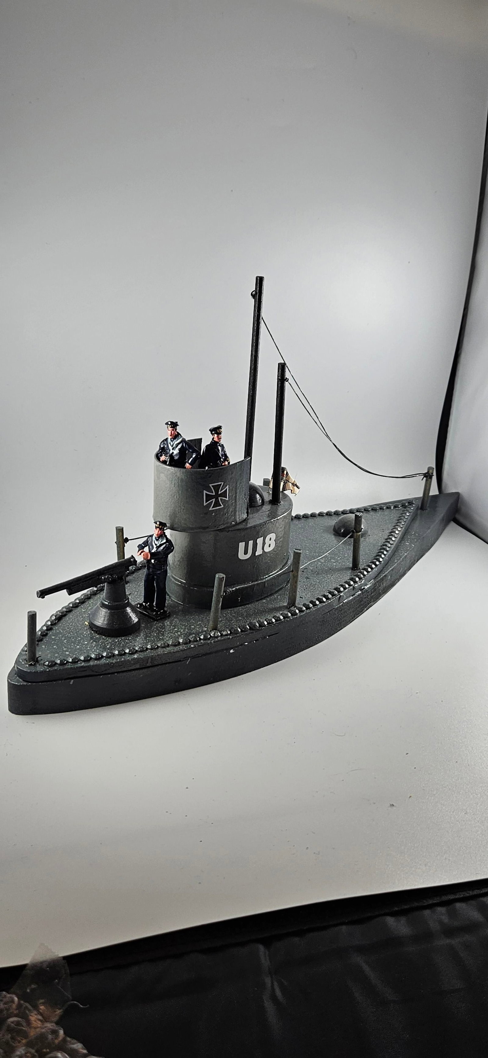 World War 1 German U-Boat & Crew: Nates Garage - World War 1 - German U-Boat & Crew. Excellent unboxed. Extra shipping charges due to large lot size.
