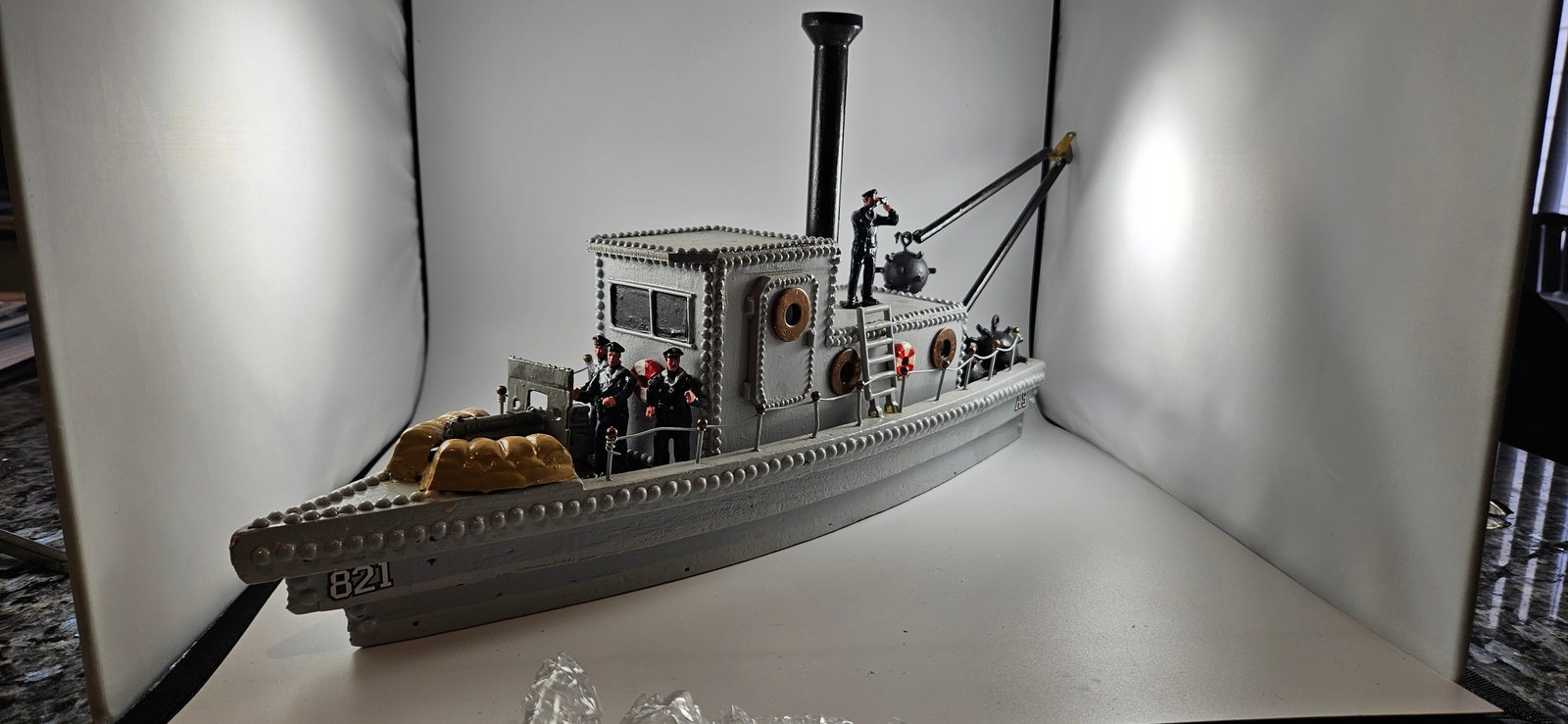 World War 1 German Naval Minesweeper Boat & Crew: Nates Garage - World War 1 - German Naval Minesweeper Boat & Crew. Excellent unboxed. Extra shipping charges due to large lot size.