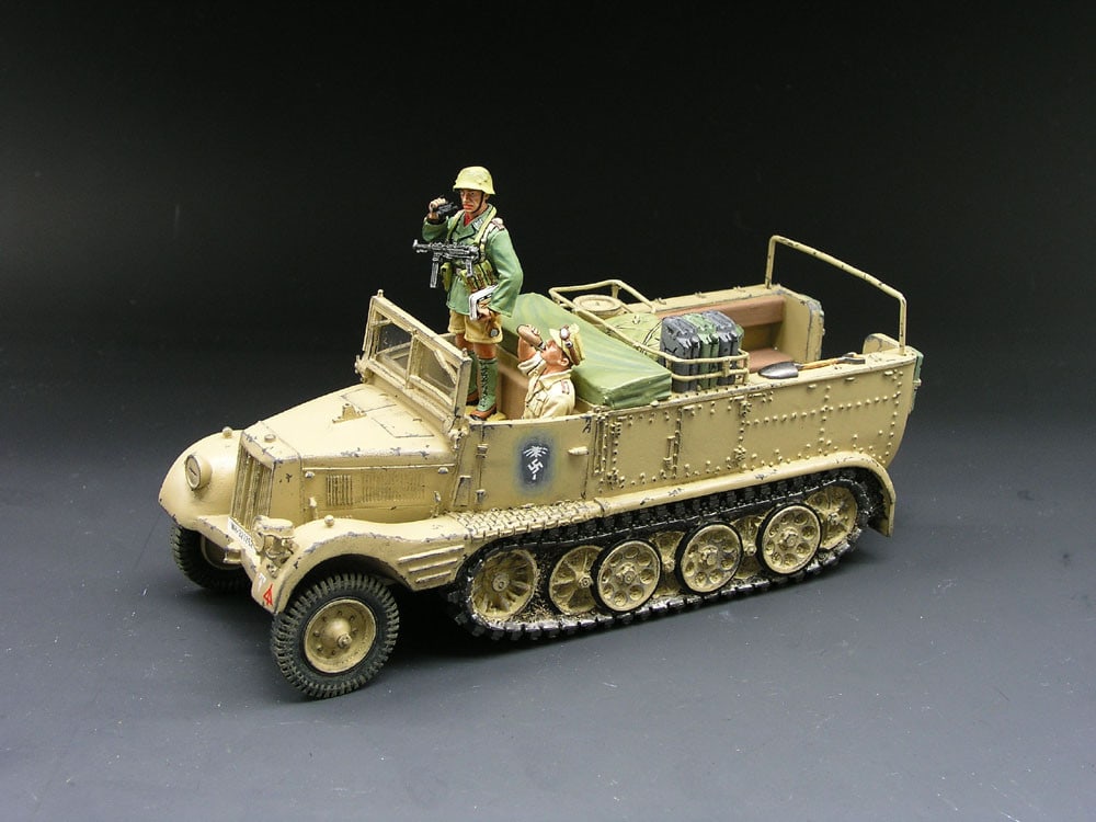 King & Country AK026 Desert Transport and AK044 AK: Vehicle Passengers. AK026 3 Pieces. Condition Excellent. Box Excellent. AK044 1 Piece. Condition Excellent. Box Excellent (Does not include bench).