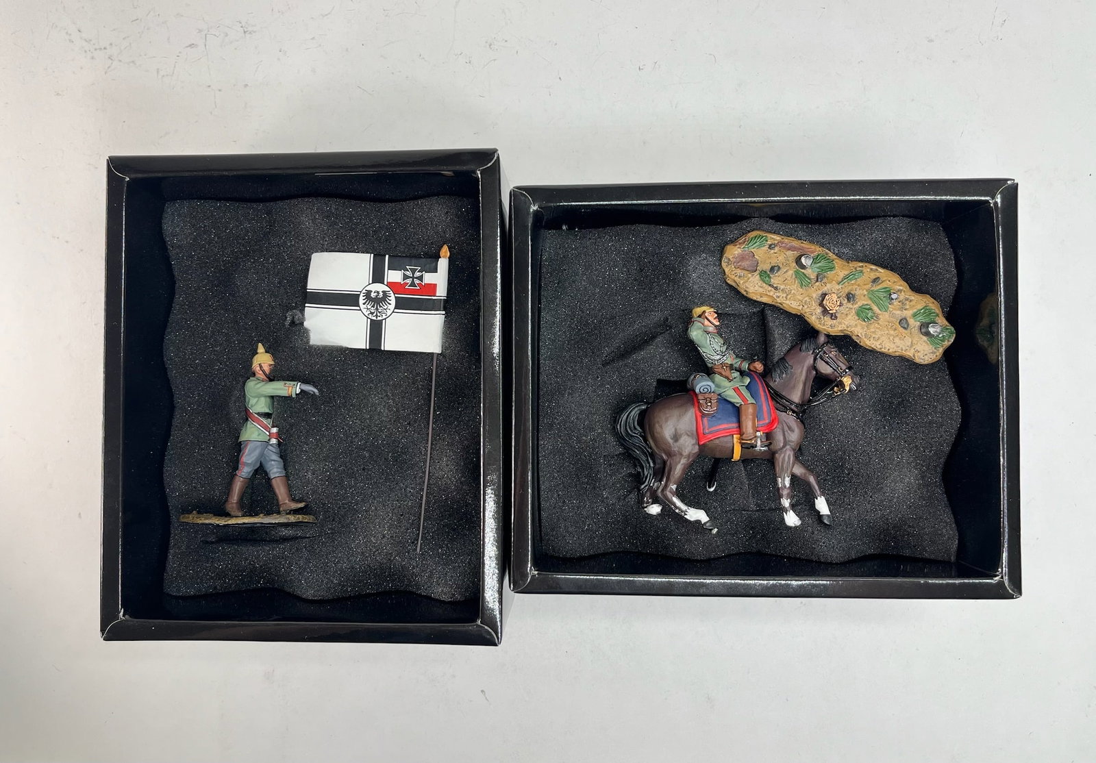 King & Country The Great War Mounted Officer and: Officer with Flag. FW005 and FW 007. 2 Pieces. Condition Very Good, Horse Broken Off Base. Boxes Excellent.