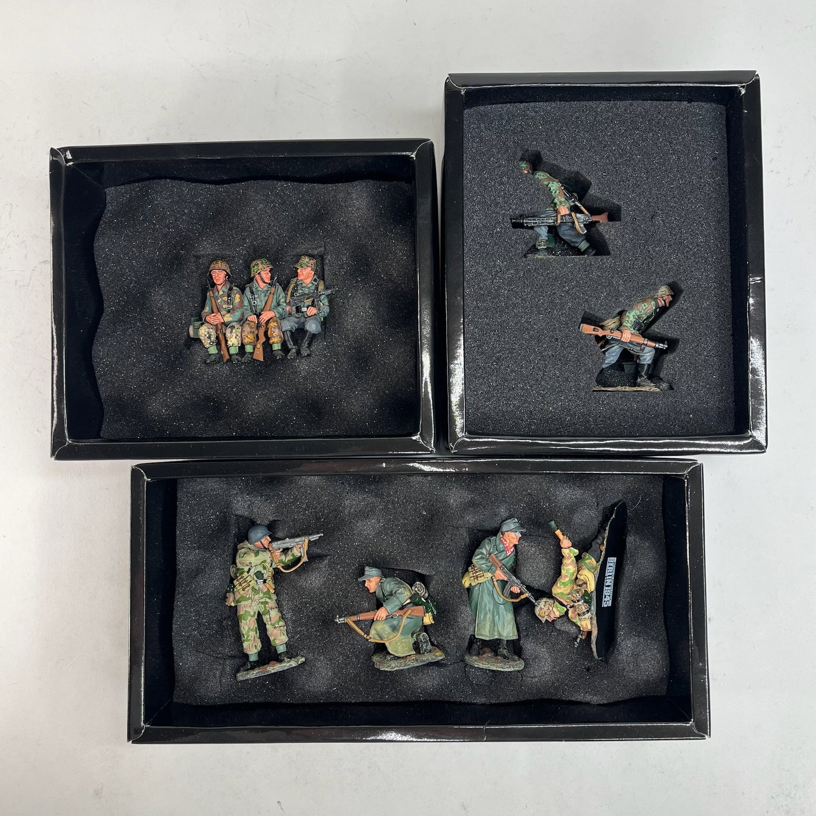 King & Country World War II Set Assortment: WS054 3 Seated Rifleman, WS063 The Defenders, WS123 Machine Gun Team Forward. 7 Pieces. Condition Excellent. Boxes Excellent.