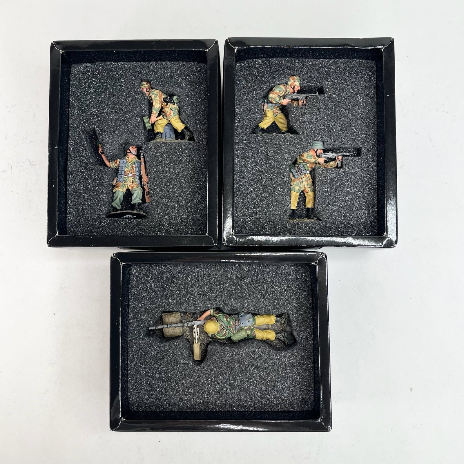 King & Country FJ Grenadiers and Gunners: Assortment. FJ010 MG34 Gunner, FJ016 FJ Grenadiers, FJ017 FJ Fire Team. 5 Pieces. Condition Excellent. Boxes Excellent.
