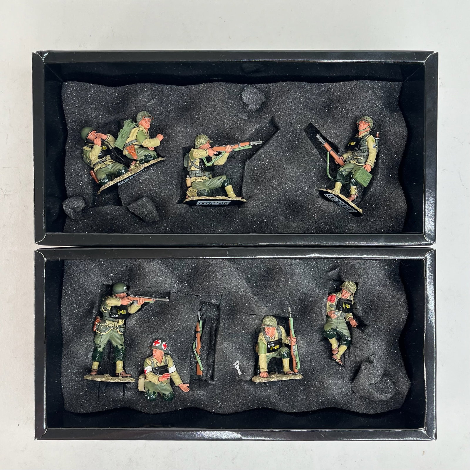 King & Country D-Day '44 Americans Sets: DD061 Beach Under Fire and DD062 Calling For Reinforcements. 7 Pieces. Condition Excellent. Boxes Excellent.