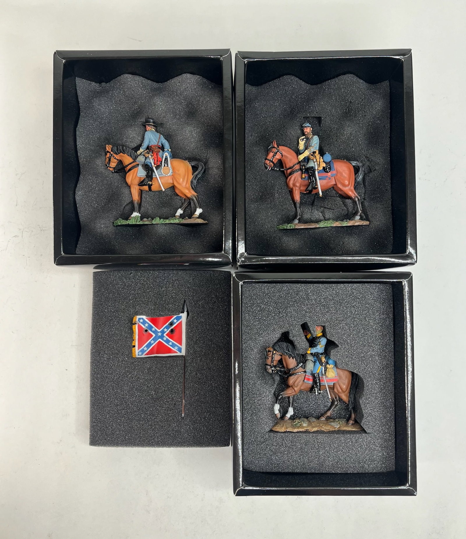 King & Country American Civil War Mounted Figures: CW001 General Nathan Bedford Forest Mtd, CW003 Stonewall Jackson Mtd, CW004 Confederate Flagbearer Mtd. 3 Pieces. Condition Excellent. Boxes Excellent.