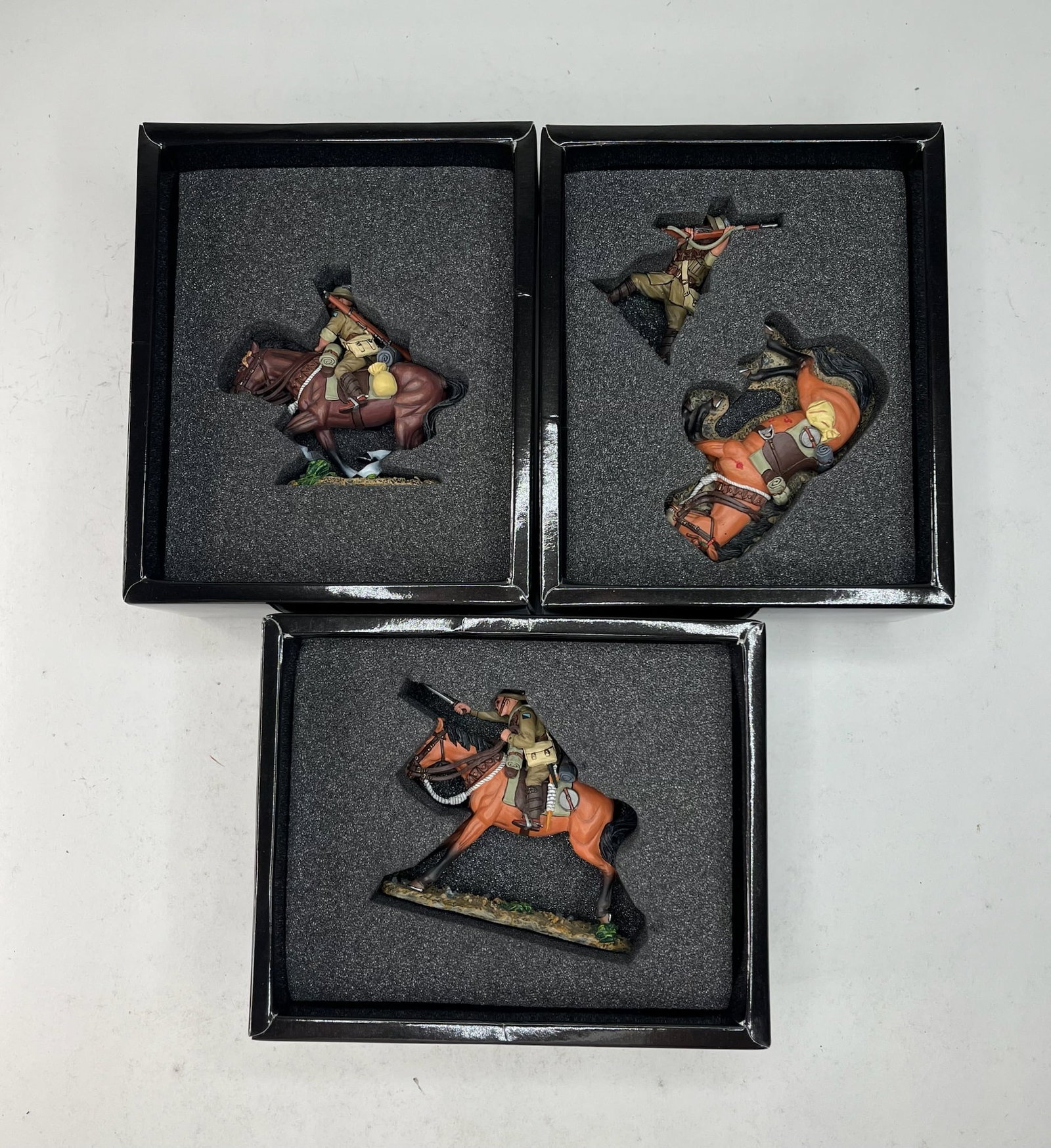 King & Country Australian Lighthorse Assortment: AL004 Australian Lighthorse Charging with Bayonet (to the front), AL005 AL005 Charging with Bayonet (to the rear), and AL006 Dismounted and Still Fighting. 3 Pieces. Condition Excellent. Boxes Excelle