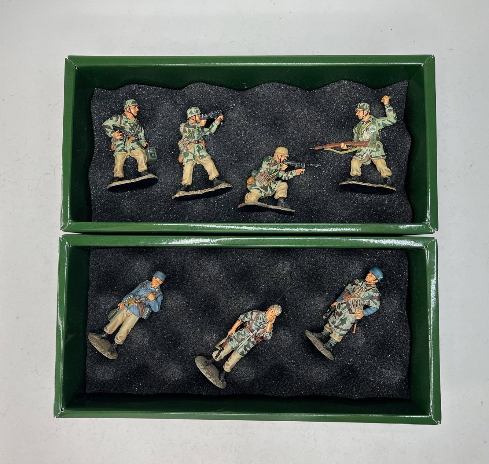 King & Country Fallschrim-Jager Set Pair: FJ03 Fighting Support and FJ06 Radio Team. 7 Pieces. Condition Excellent. Boxes Very Good.
