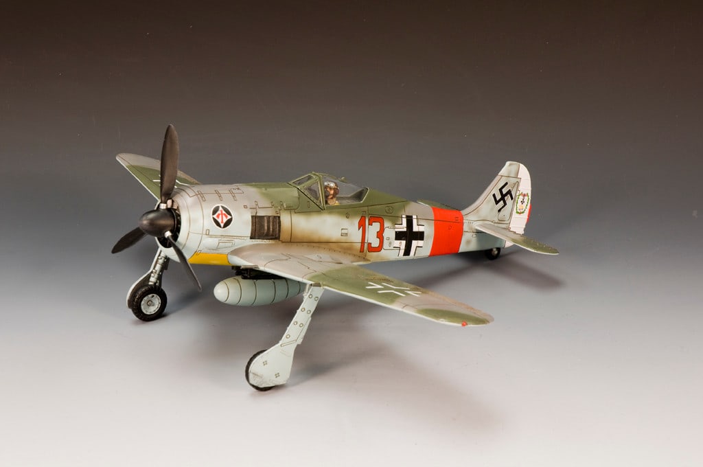 King & Country LW028 Focke Wolf 190: 2 Pieces. Condition Excellent. Box Fair. Extra Shipping Due To Large Lot Size.
