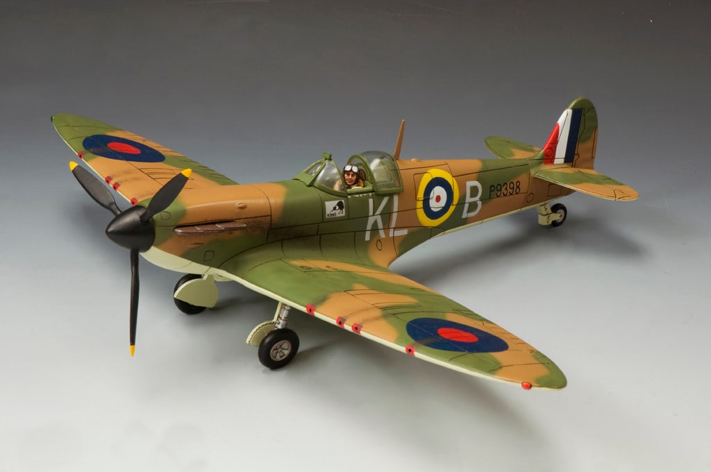 King & Country RAF016 Supermarine Spitfire Mk. 1: 1 Piece. Condition Excellent. Box Poor. Extra Shipping Due To Large Lot Size.
