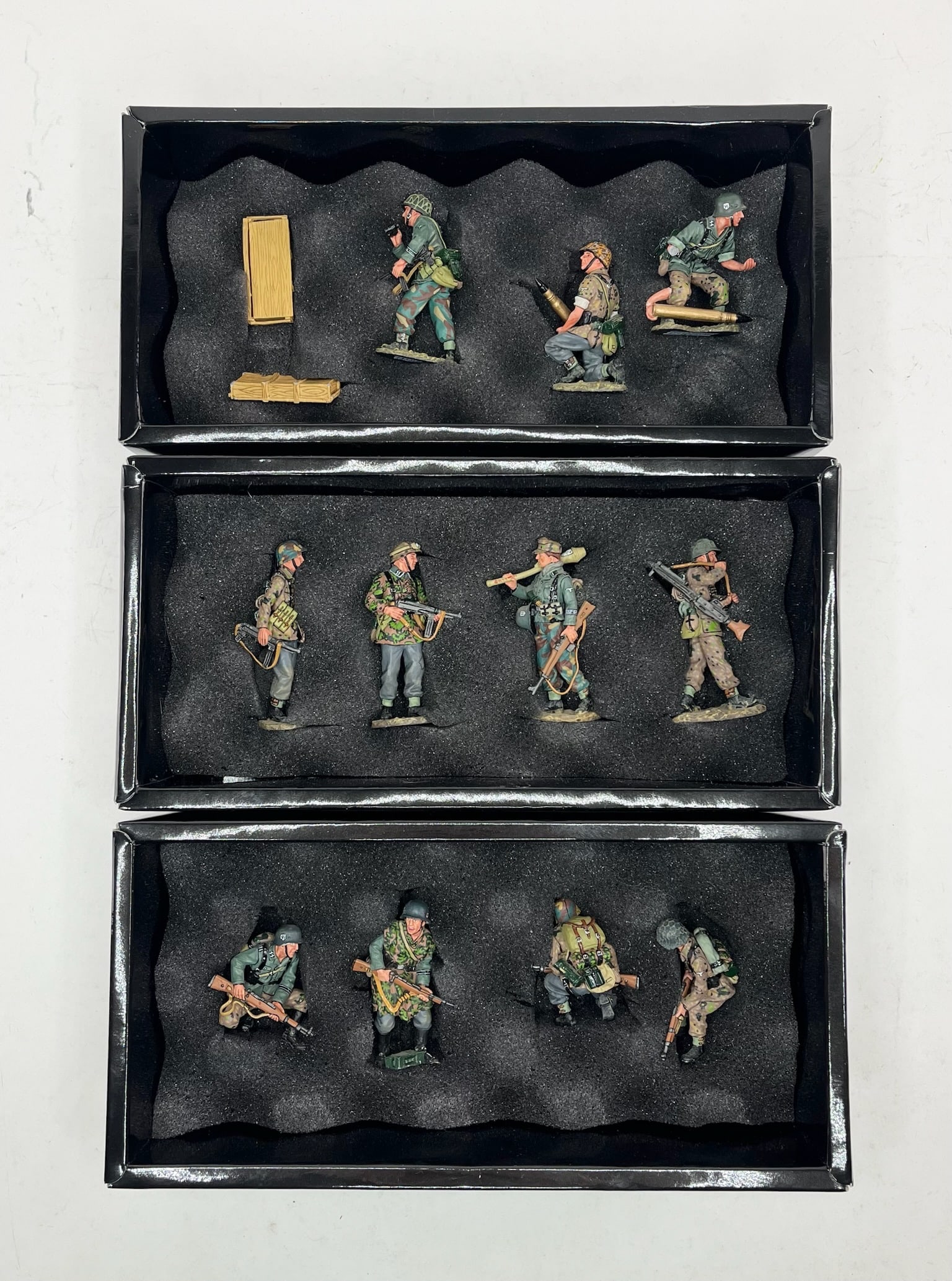 King & Country Waffen SS Set Assortment: Includes Sets WS056 88mm Gun Crew Set B, 5 Pieces, Hand on Shell Carrier Broken but Present for Repair, WS058 New Fighting Patrol, 4 Pieces, and WS062 Jagdpanther Riders, 4 Pieces. 13 Pieces Total. Co