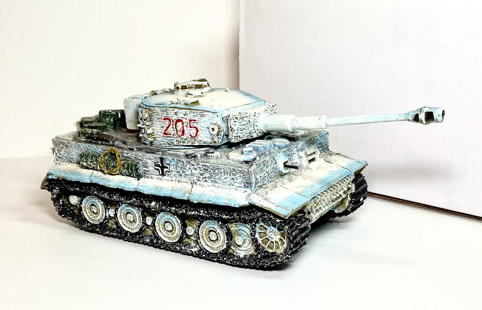 King & Country #WS015 Winter Tiger Tank: 2 pieces. Excellent condition. Box good (missing top label).