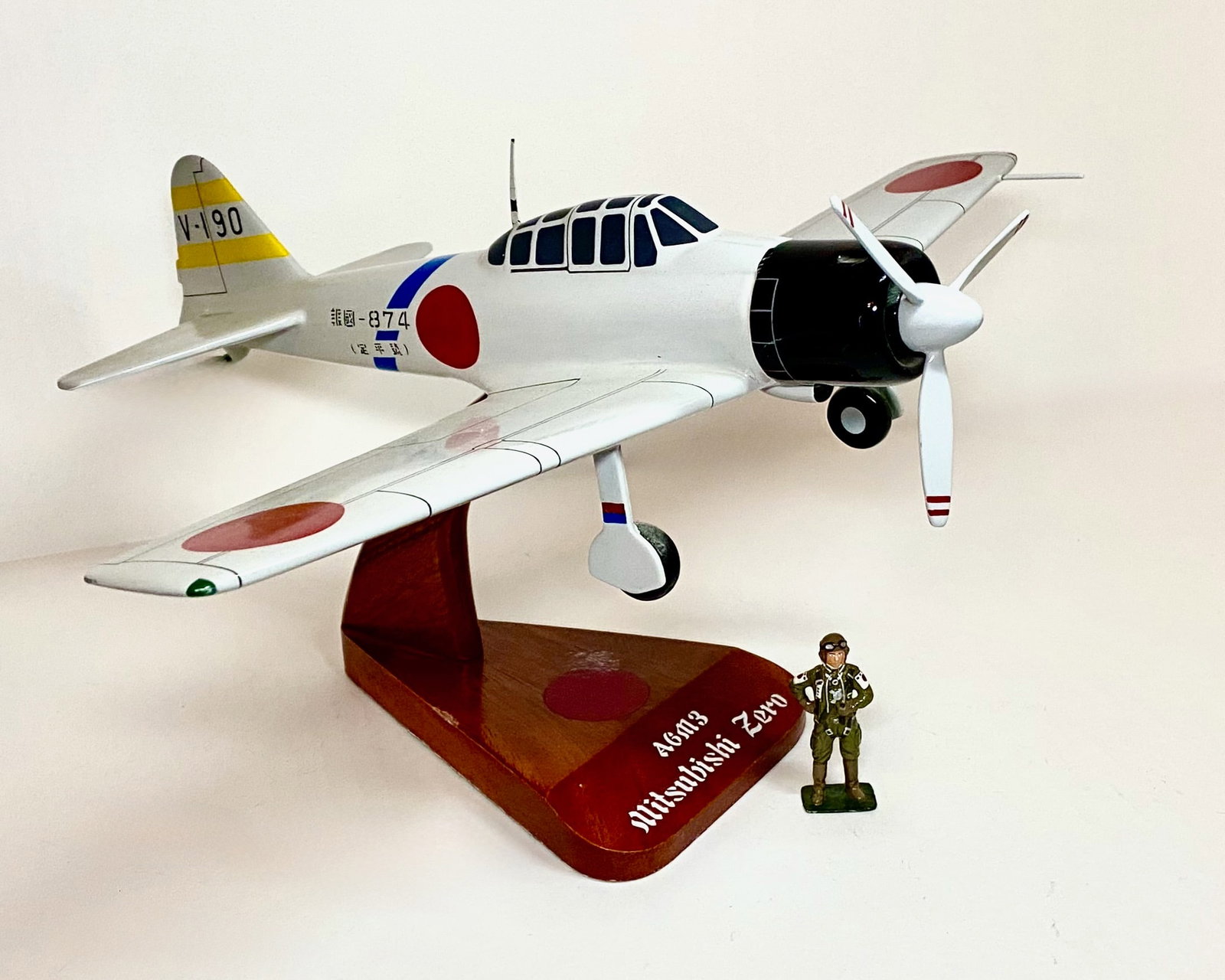 King & Country Warbirds RARE Mitsubishi Zero: With glossy pilot. Excellent condition. Stand good, some scuff marks. Extra shipping charges due to large lot size.