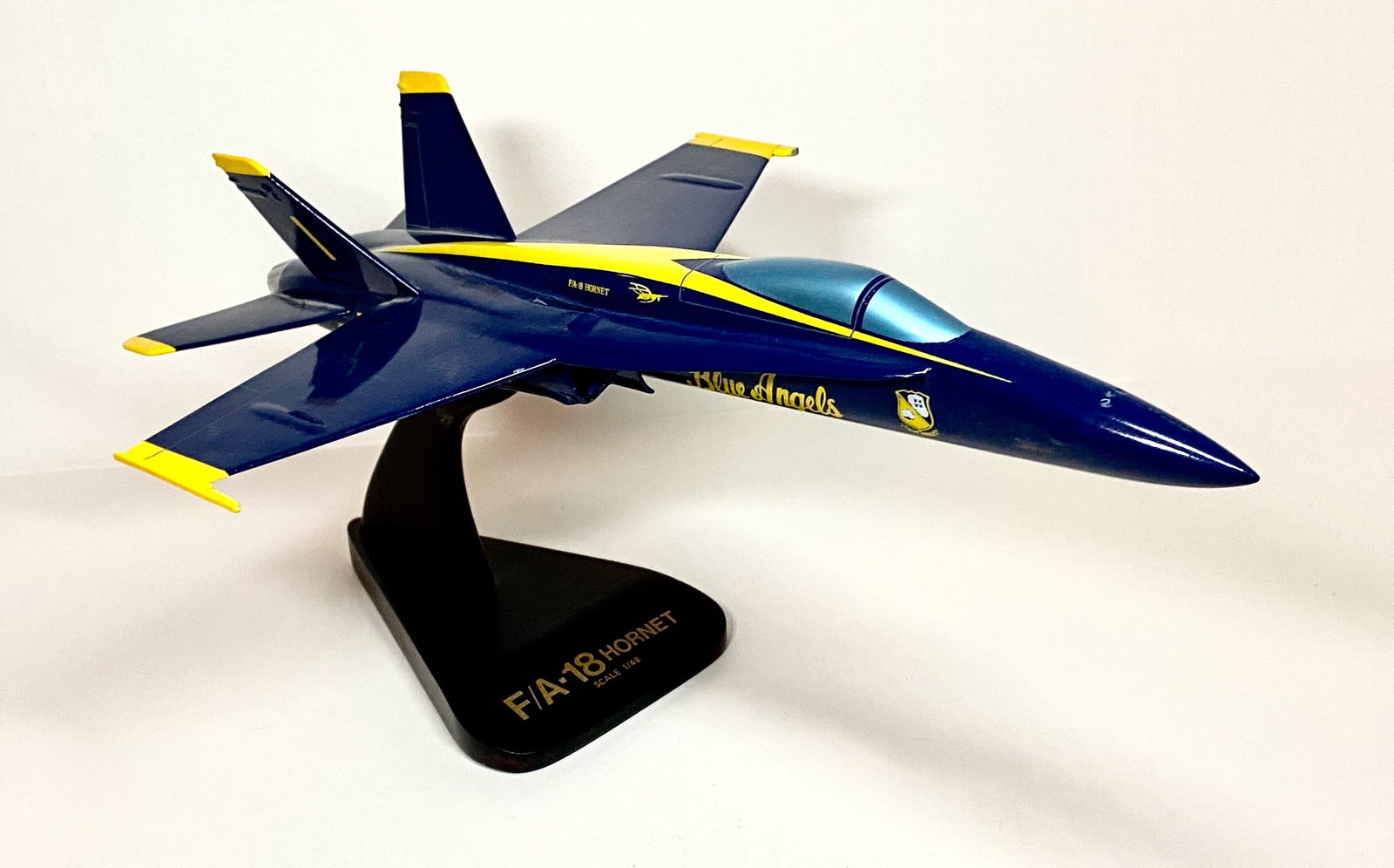 King & Country Warbirds RARE FA-18 Hornet: Excellent condition. Stand very good.