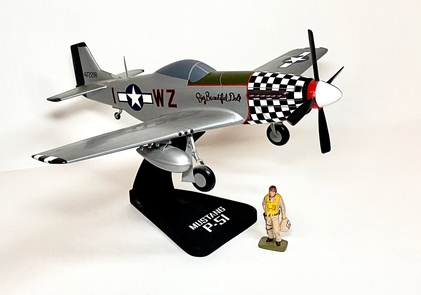 King & Country Warbirds RARE Mustang P-51: With glossy pilot. Good condition (chip on tail). Stand good some scuff marks. Extra shipping charges due to large lot size.