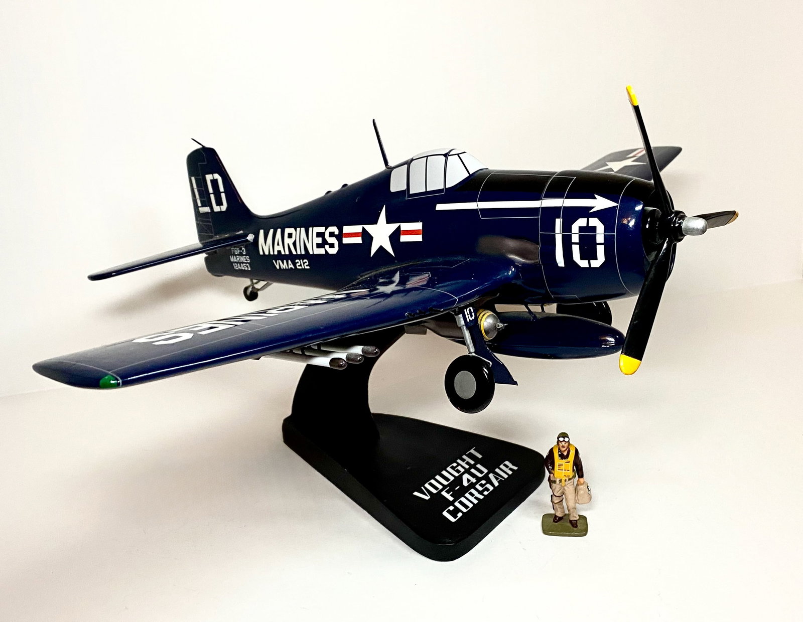 King & Country Warbirds RARE Vought F-4U Corsair: With glossy pilot. Very good condition (rear antenna bent). Stand good some scuff marks. Extra shipping charges due to large lot size.