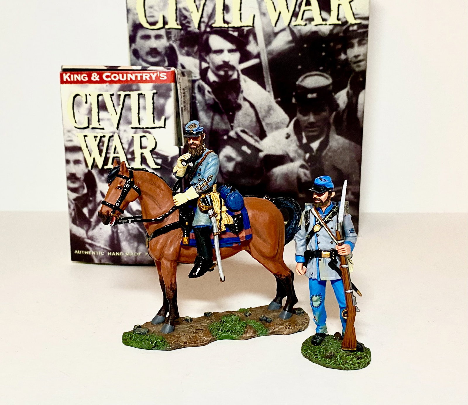 King & Country Civil War Confederates: #CW003 General Thomas Stonewall Jackson, and #CW007 Rebel on Guard. 2 pieces. Mint condition. Boxes excellent.
