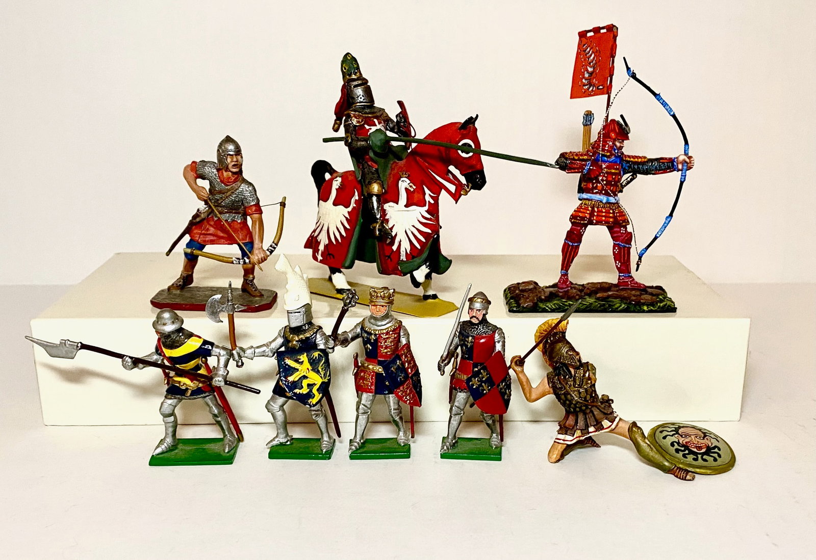 Assorted Historical Figures: 8 pieces. Tradition Knights on Foot, Stadden or similar Mounted King of Poland with lance, Russian Studios archers, and Greek Hoplite. Excellent to very good condition (one loose arm). Unboxed.