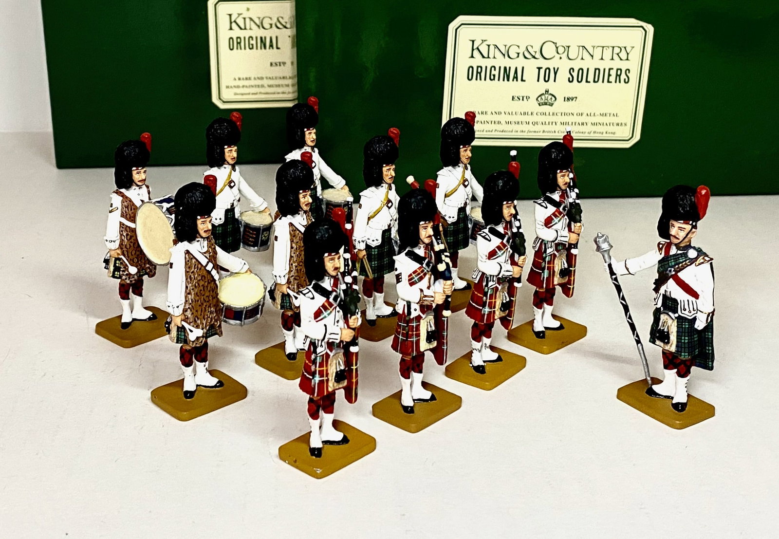 King & Country Black Watch Pipes & Drums: 12 pieces. Excellent condition. Boxes excellent.