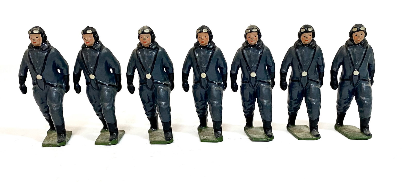 Britains From #1898 German Luftwaffe Pilots: Walking in full dark grey flying suits & black equipment. Issued 1940-1941 only. 7 pieces. Excellent condition. Missing one from the set. Unboxed.