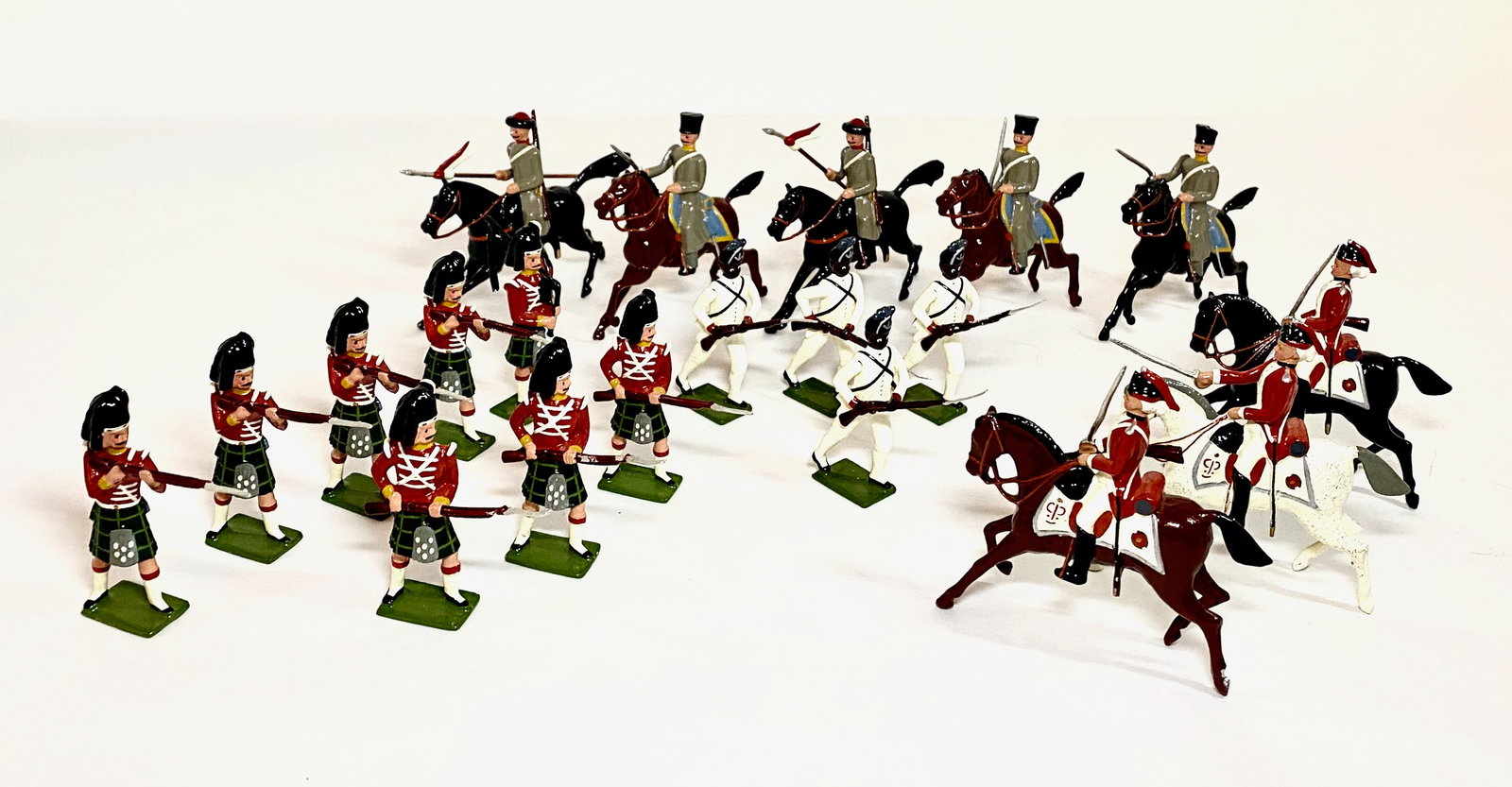 Wm. Hocker Assorted Regiments: Russian Cavalry, U.S. Continental Light Infantry Corps, British Light Dragoons & Highlander Infantry. 20 pieces. Mint to near mint condition. Unboxed.