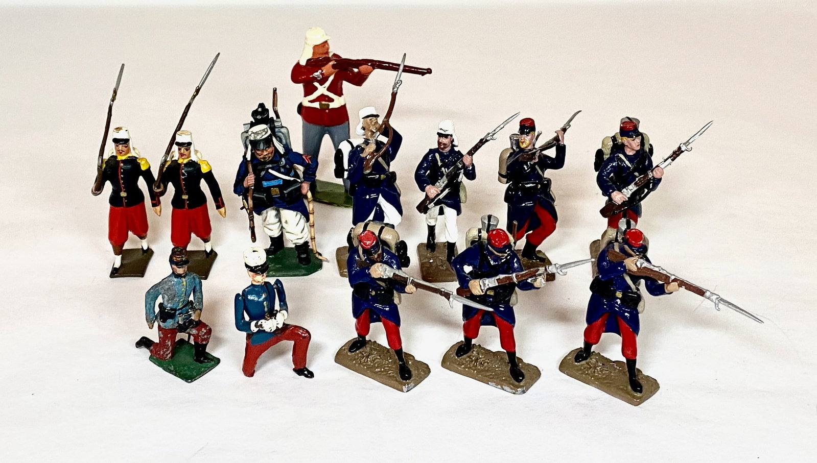 French Infantry & Foreign Legion Types: Britains, Mignot, Jones large scale reproduction, and other makers. 13 pieces. Near mint to excellent condition (one loose backpack). Unboxed.