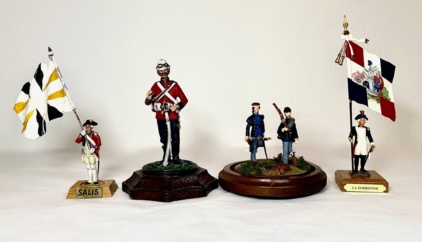 Assorted Military Model Figures: Metayer Salis Standard Bearer, Connor 4th Dragoon Guards in Egypt 1882, Civil War Figures, and Mignot LaSorbonne Standard Bearer. Excellent to good condition (Dragoon's sword loose). Unboxed.