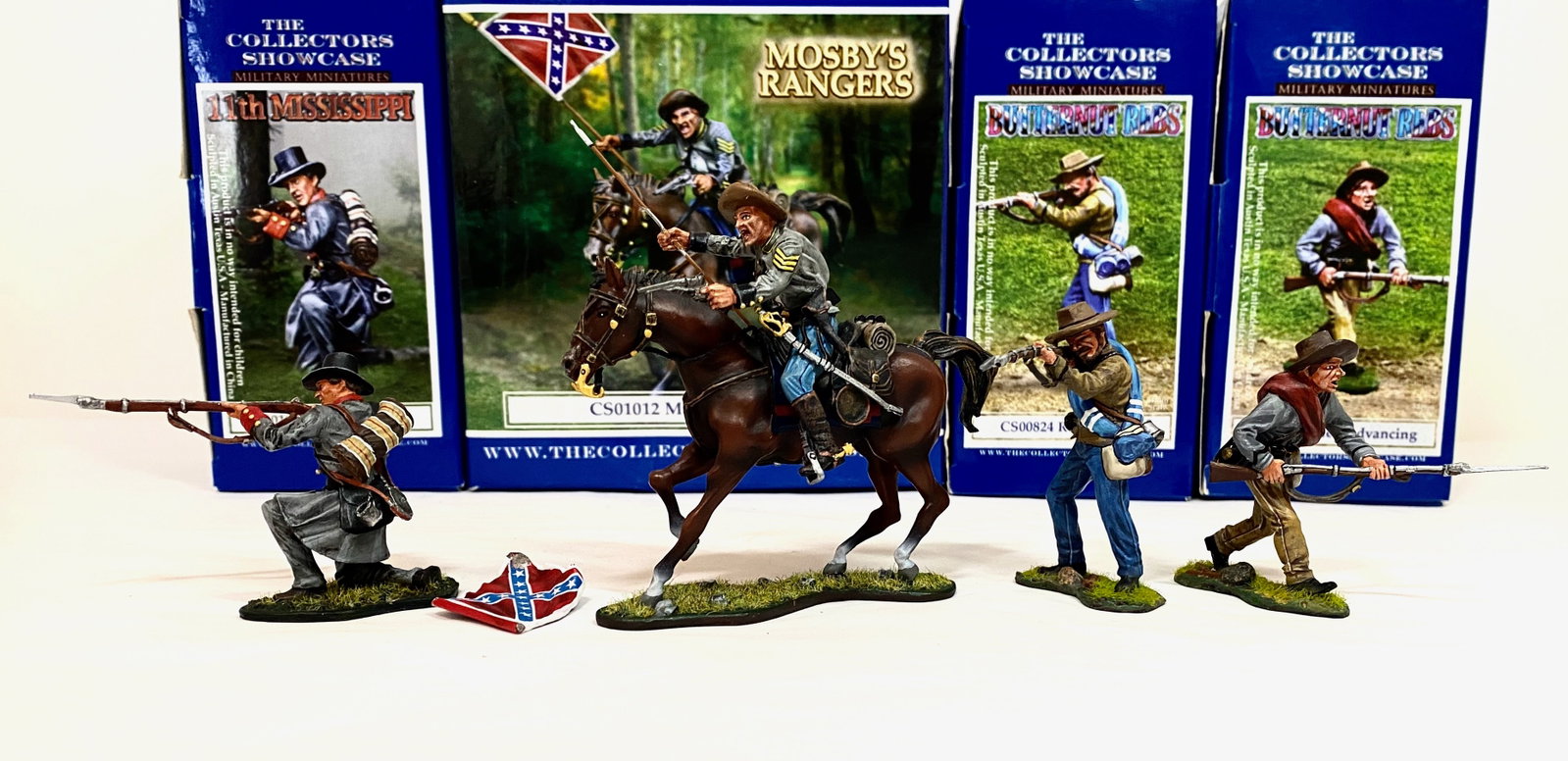 Collectors Showcase Civil War Confederates: 5 pieces. Flag loose from pole, otherwise in mint to near mint condition. Boxes excellent.